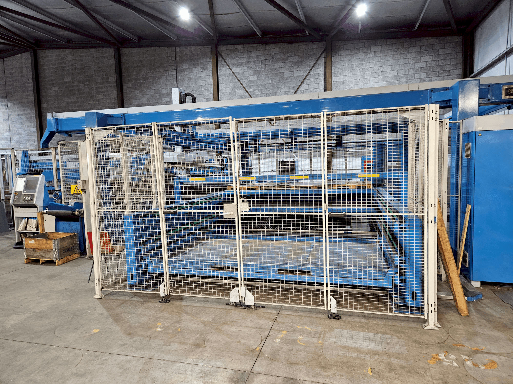 Вид станка Finn-Power LSR6/LC6 спереди