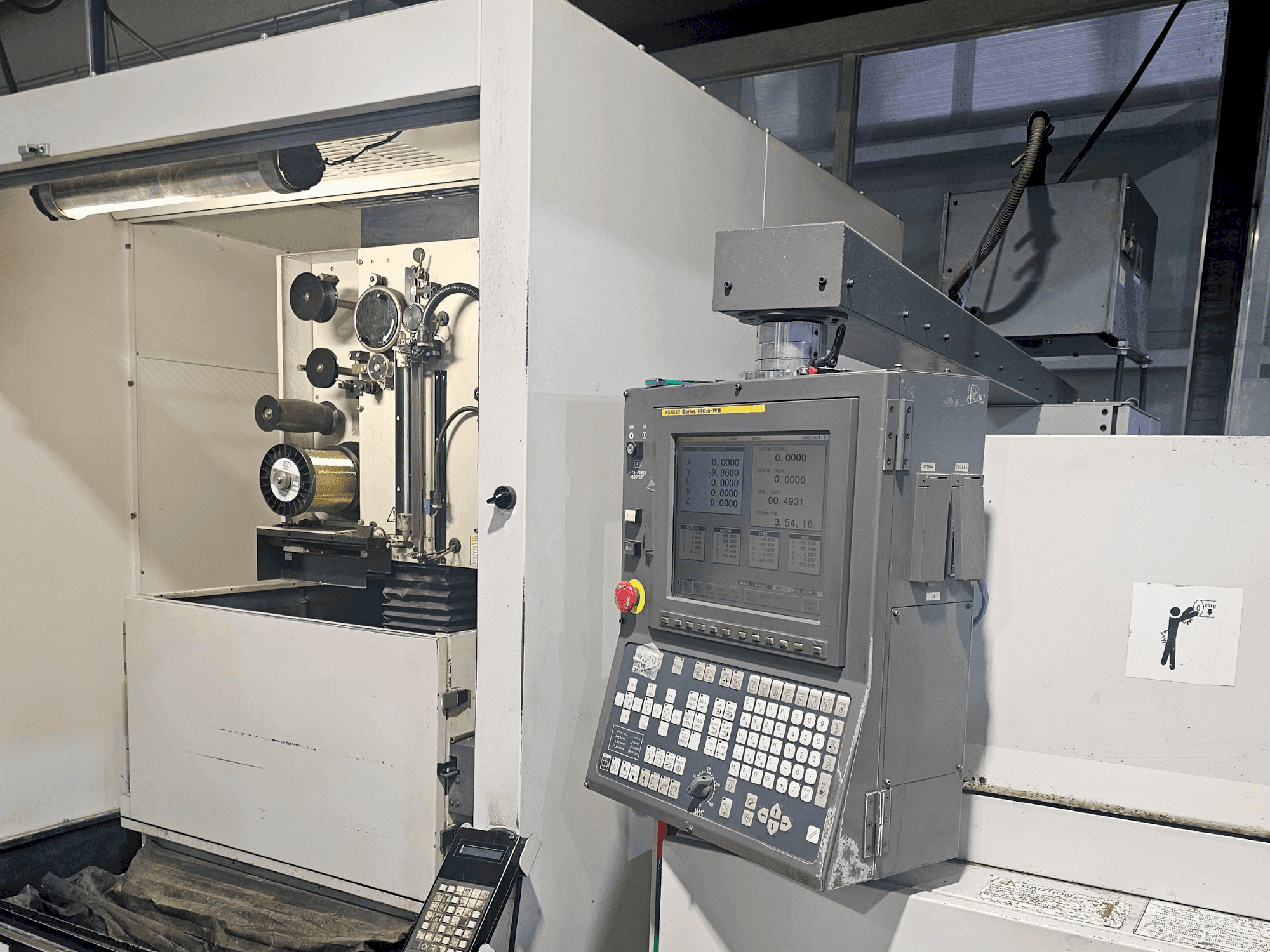Вид станка FANUC alpha 1iC спереди