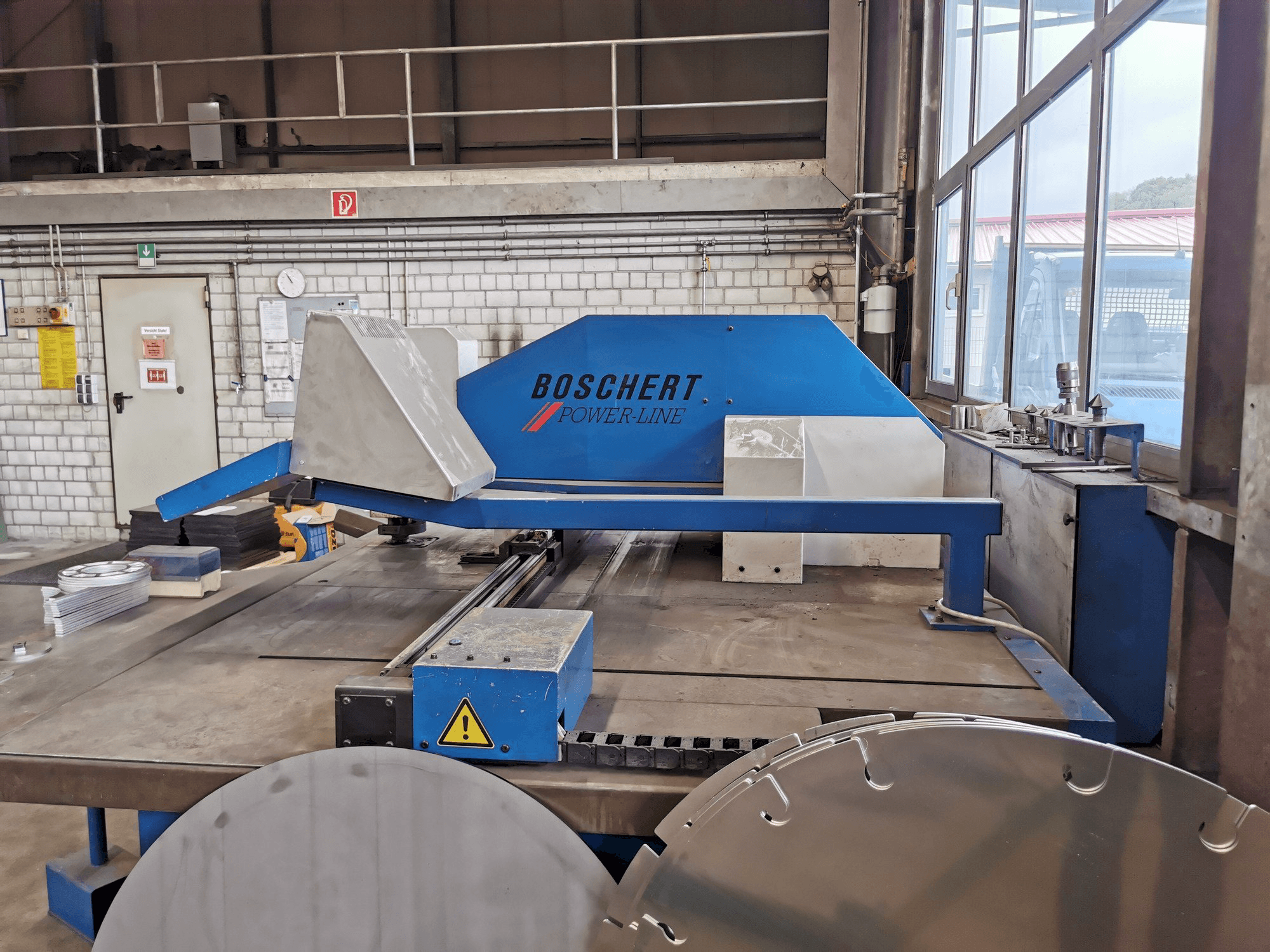 Вид станка BOSCHERT PL 150 CNC Z спереди