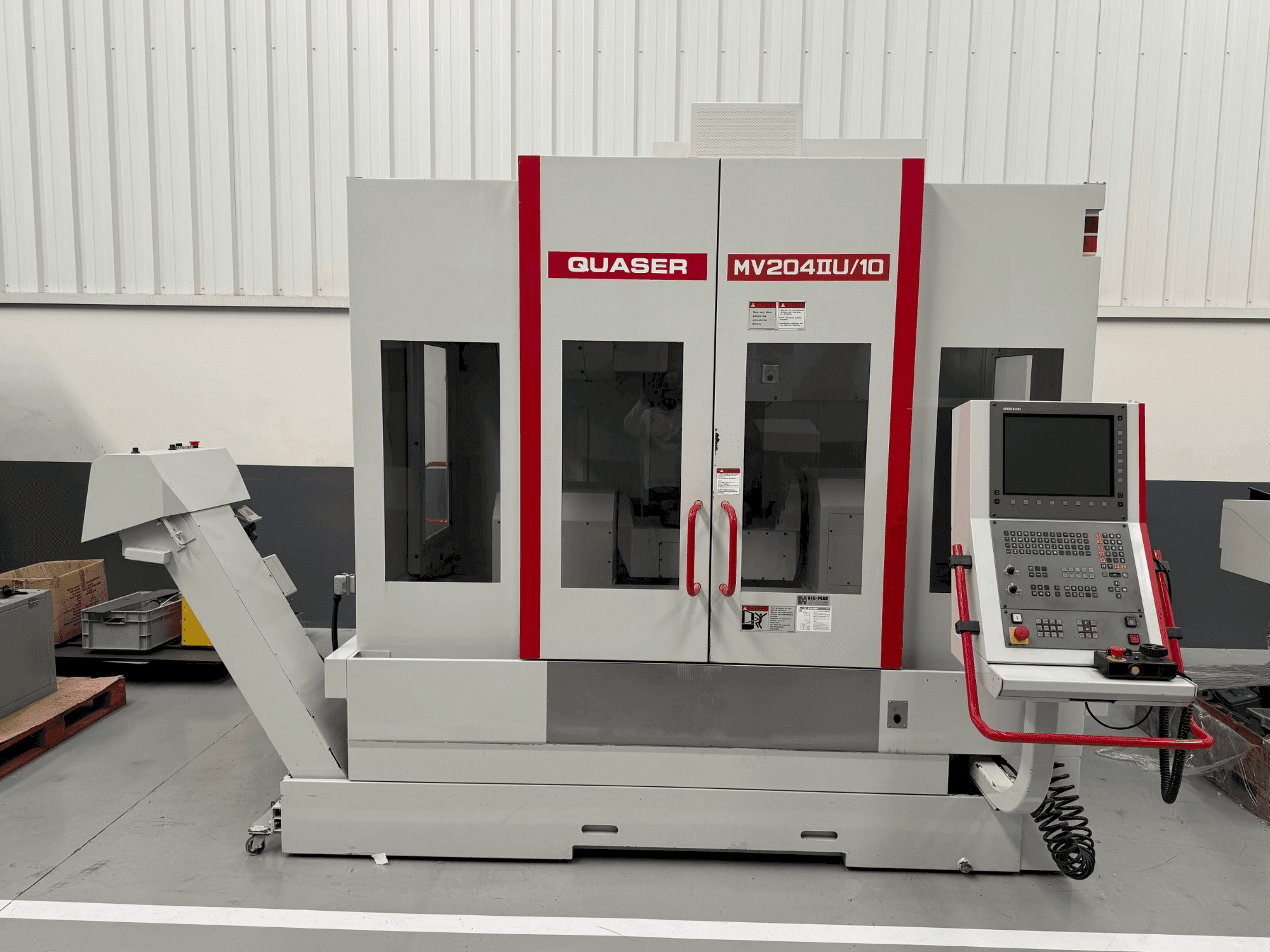 Вид станка Quaser MV 204 IIU/10 спереди