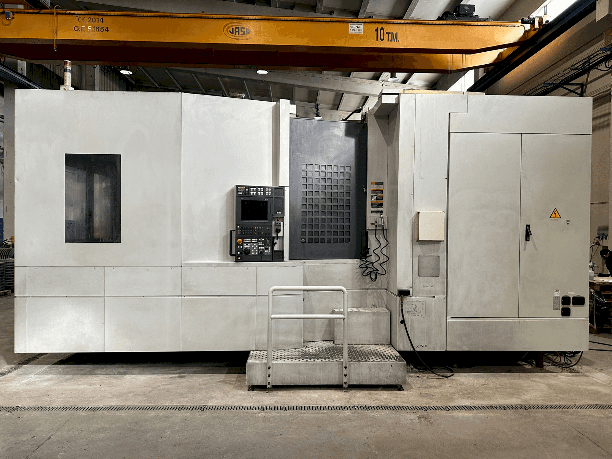 Вид станка MORI SEIKI NH8000DCG спереди