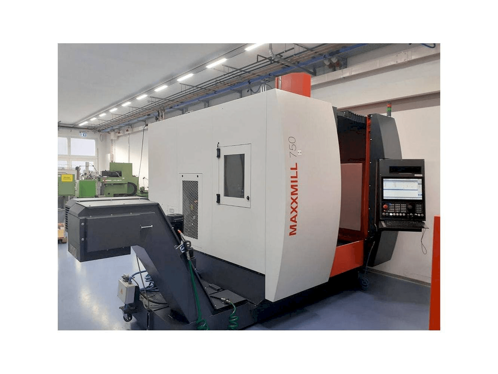 Вид станка EMCO Maxxmill 750 спереди