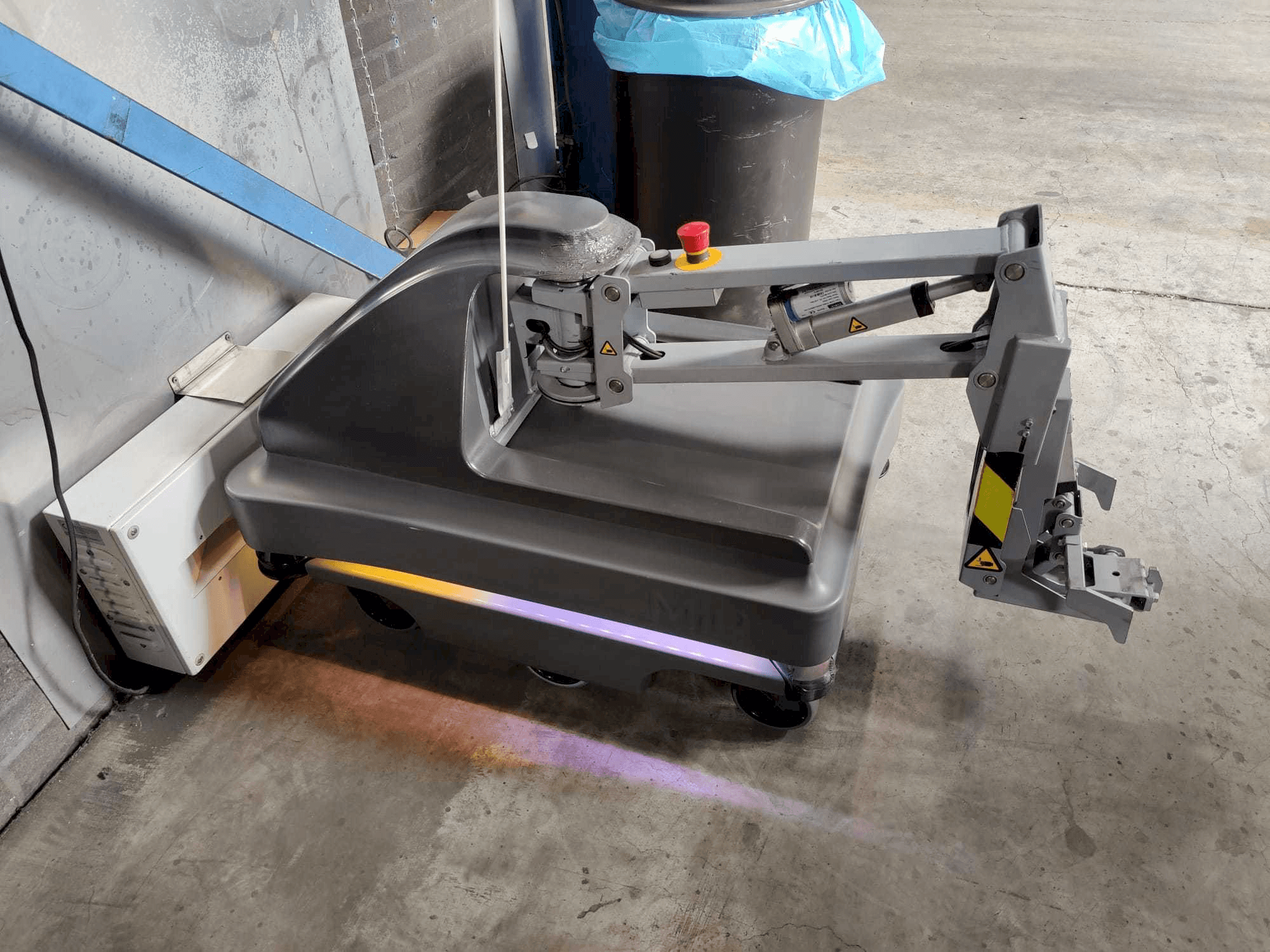 Вид станка MIR 200 спереди