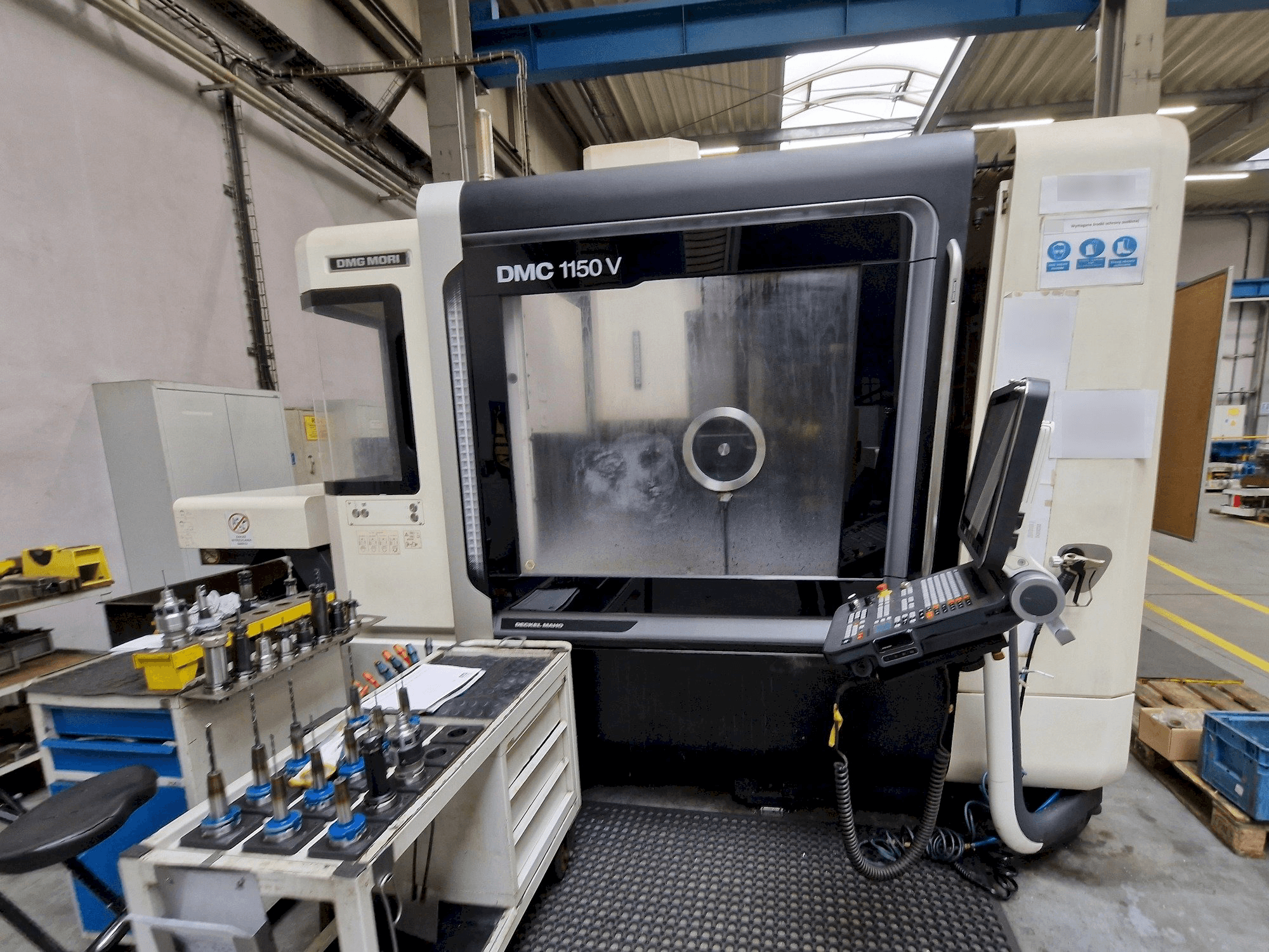 Вид станка DMG MORI DMC 1150 V спереди