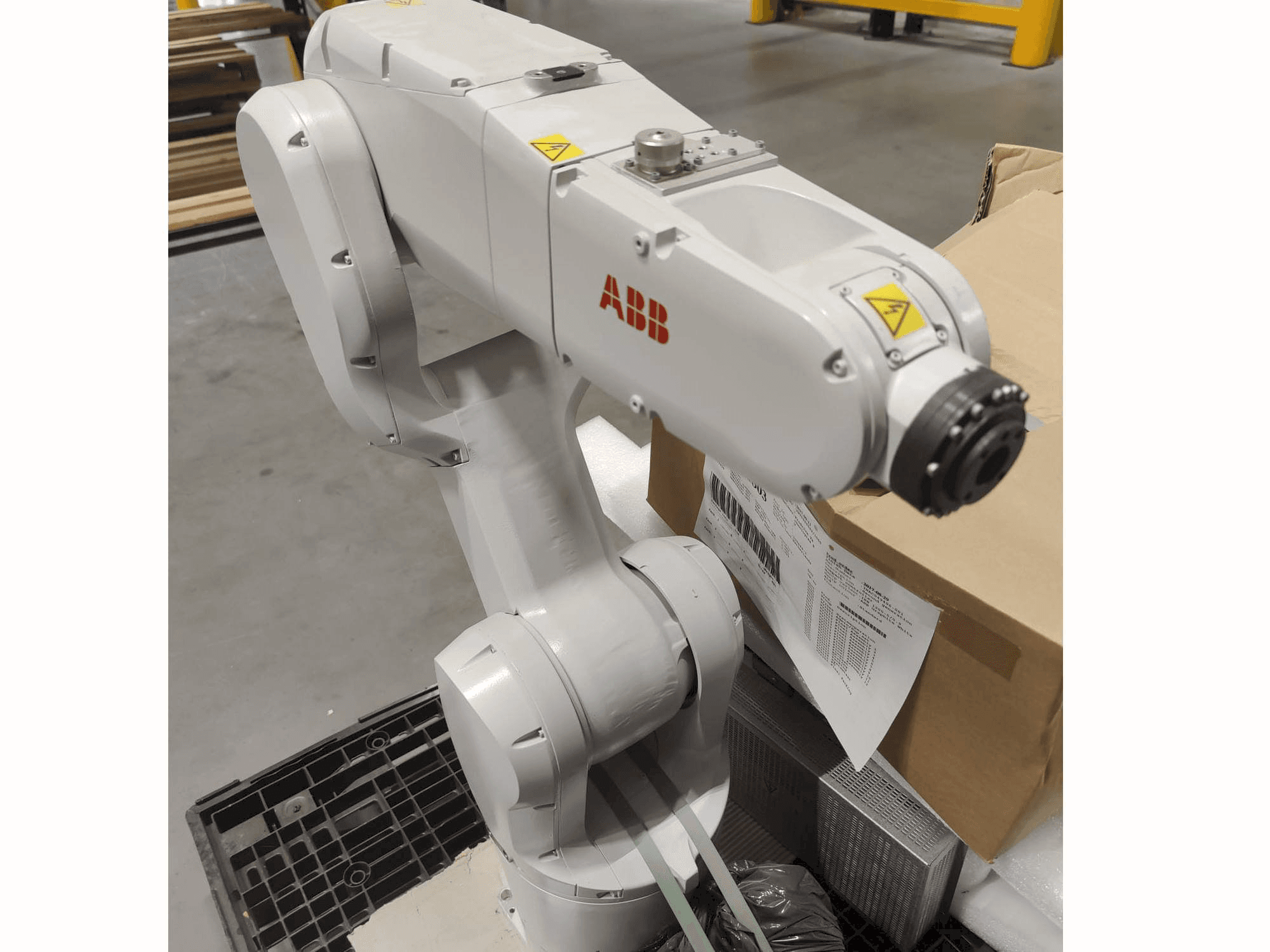 Вид станка ABB IRB1200 спереди