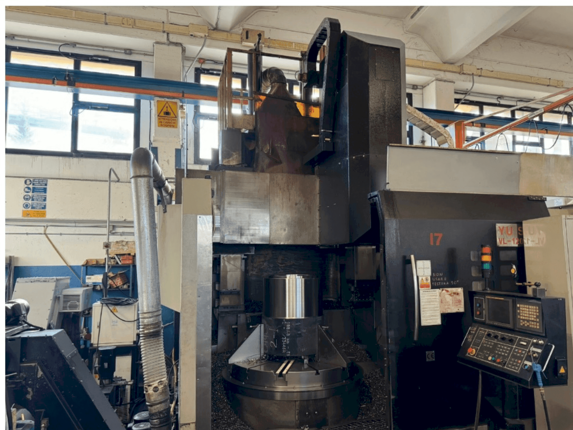 Вид станка YU SHINE YS-VL-1200 ATC+C спереди