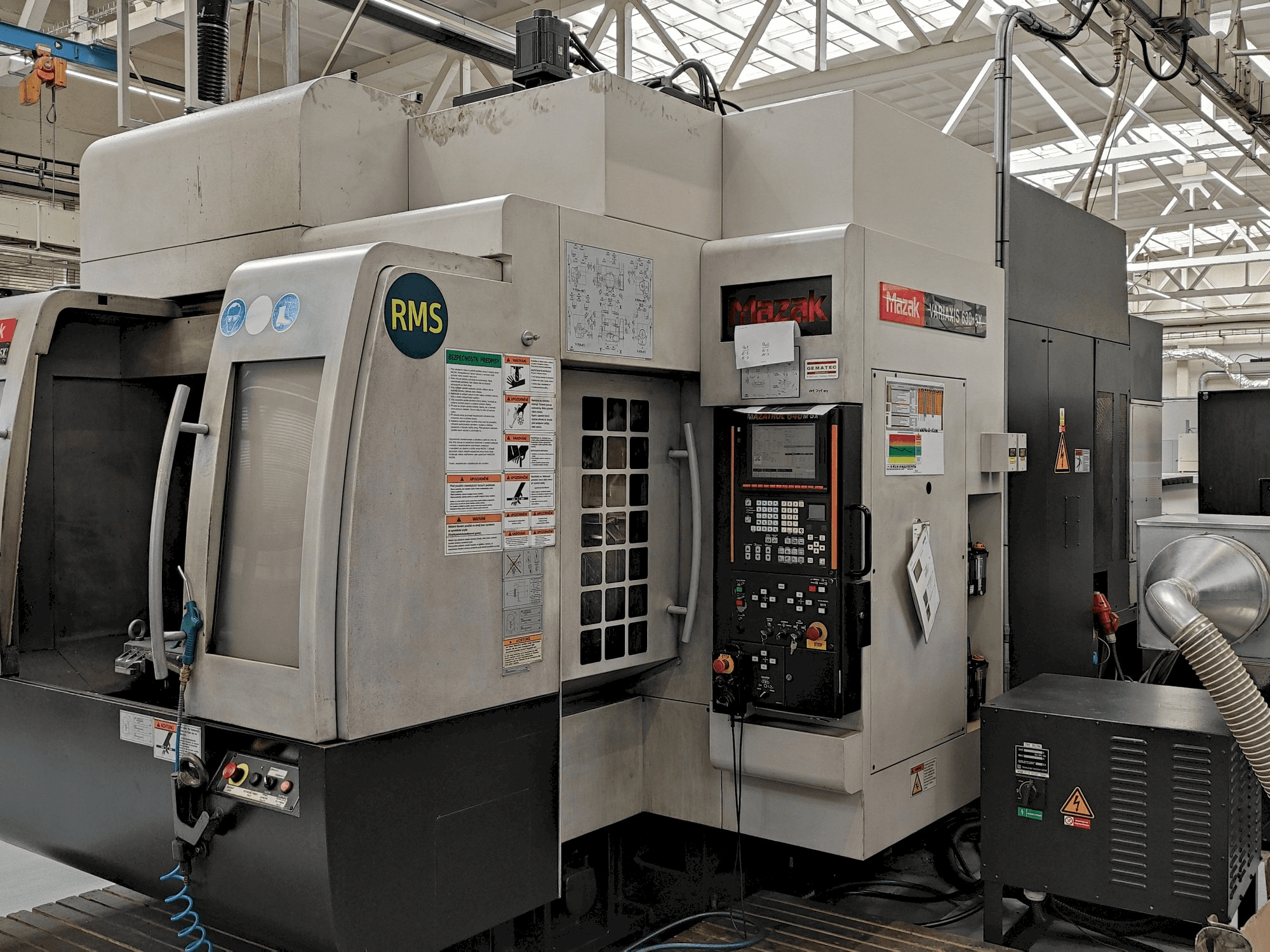 Вид станка Mazak Variaxis 630-5X спереди
