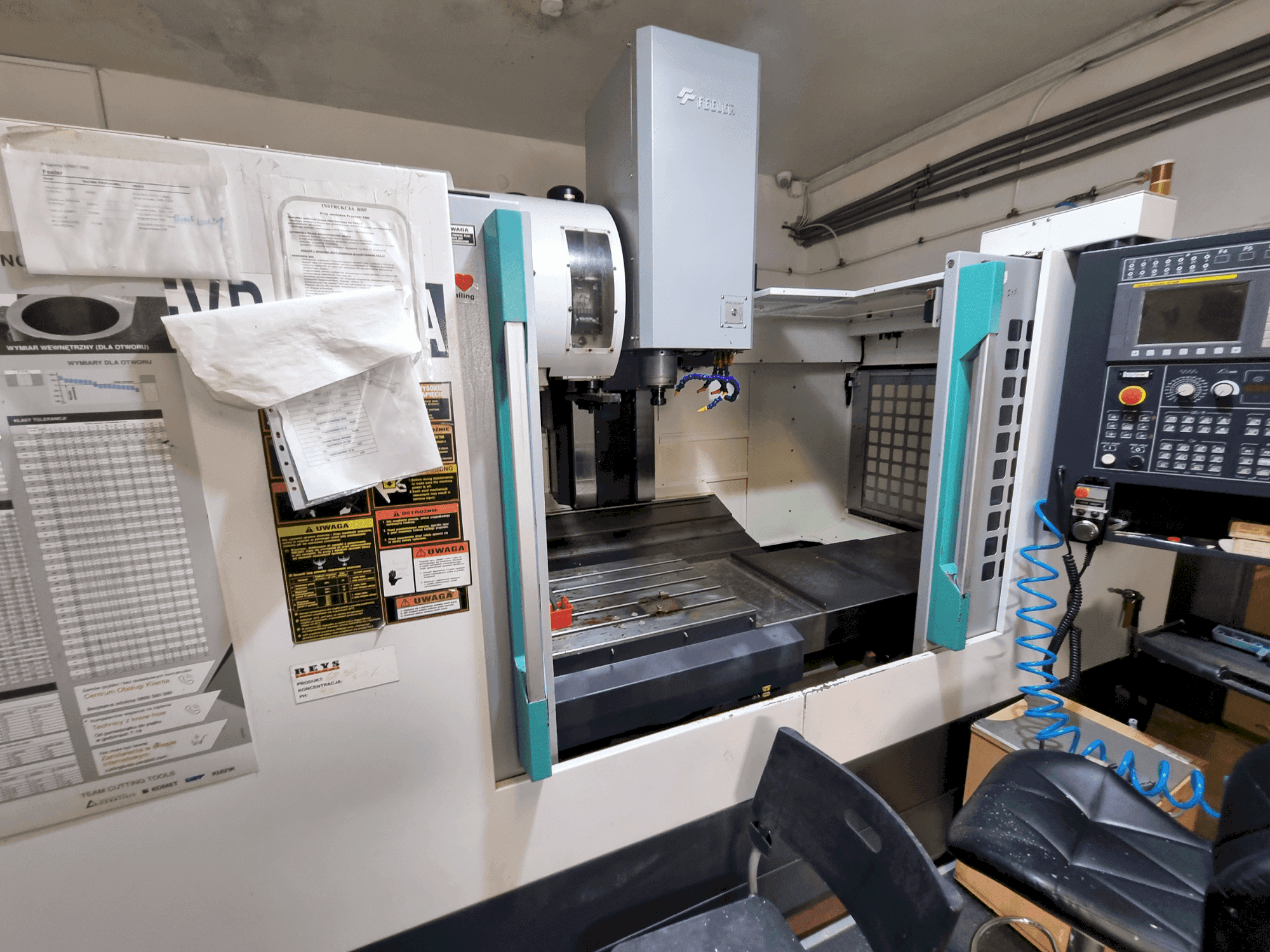 Вид станка Feeler FVP1300A спереди