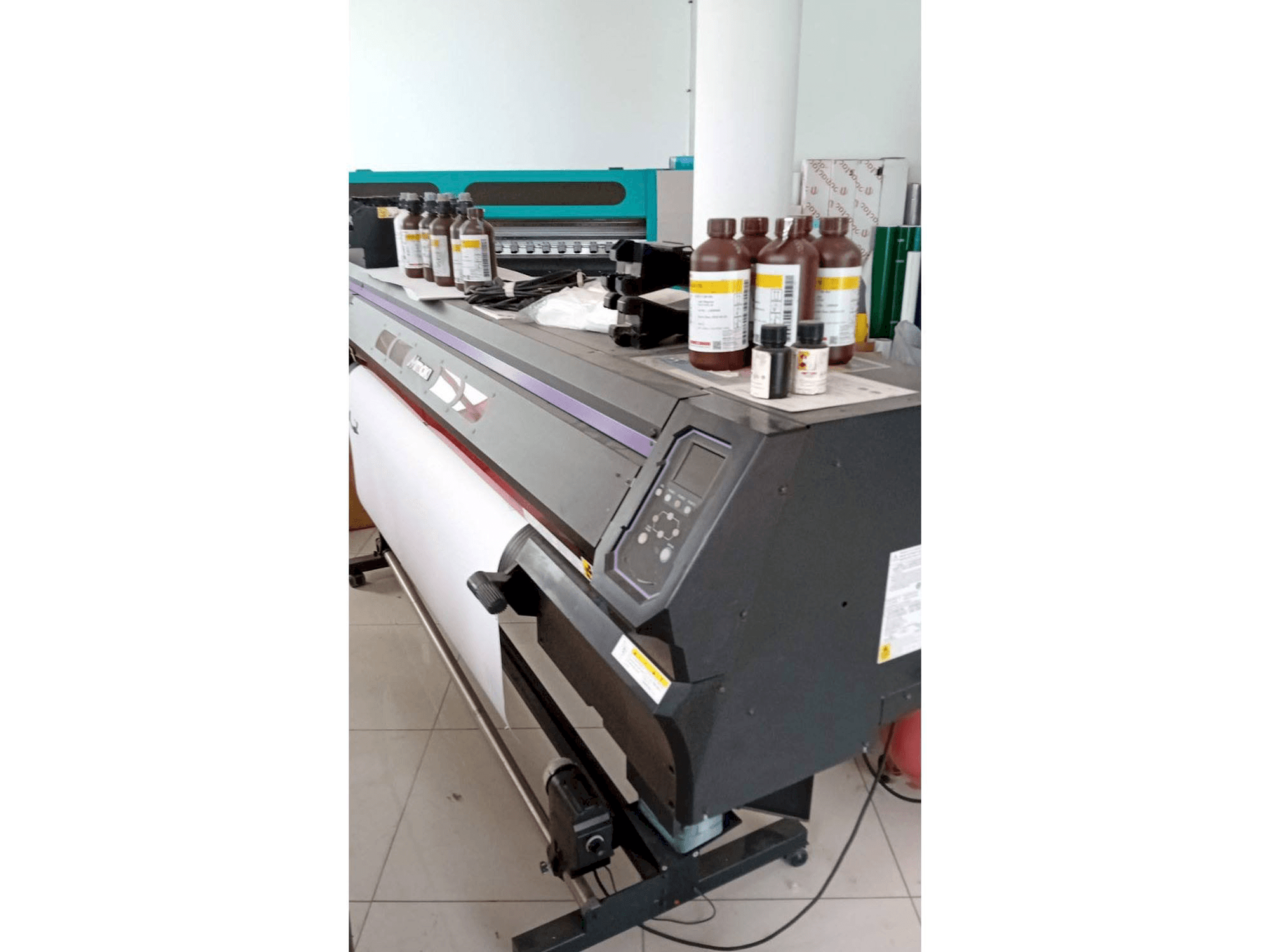 Вид станка MIMAKI ucjv300-160 спереди