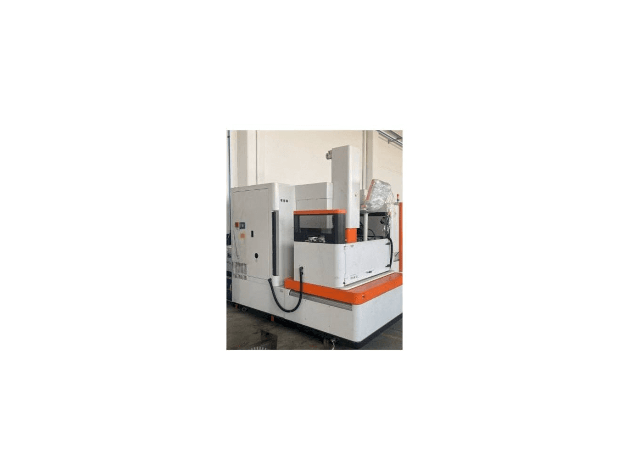 Вид станка AgieCharmilles FORM 30 спереди