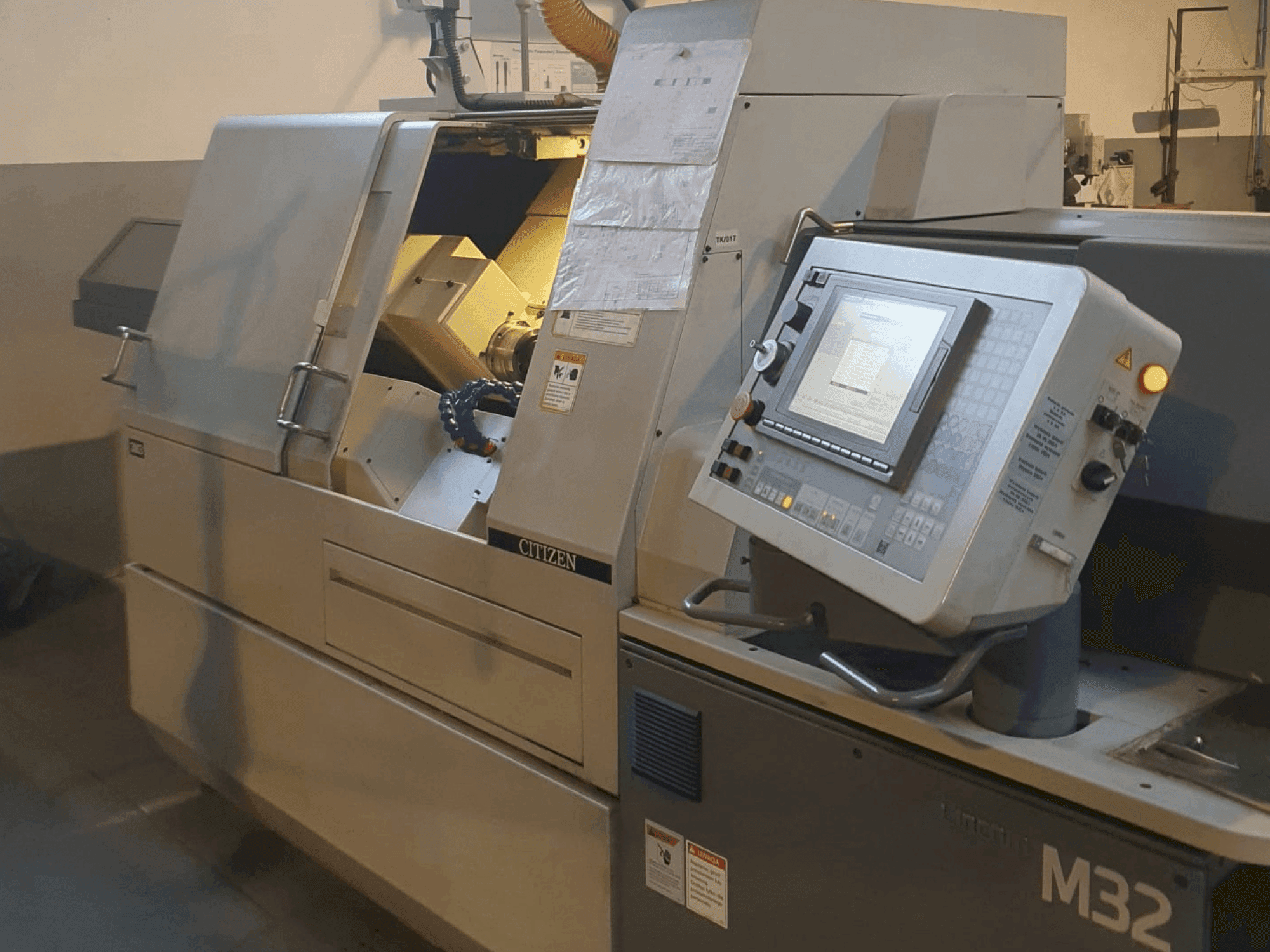 Вид станка Citizen M32 спереди