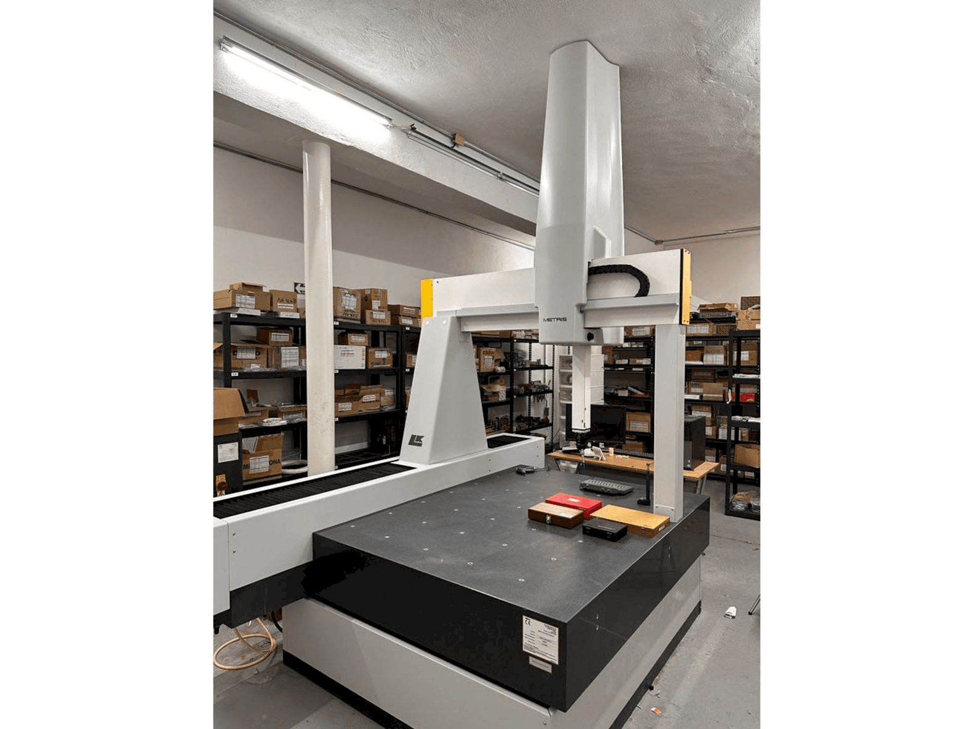 Вид станка NIKON LK V 15.10.8 спереди