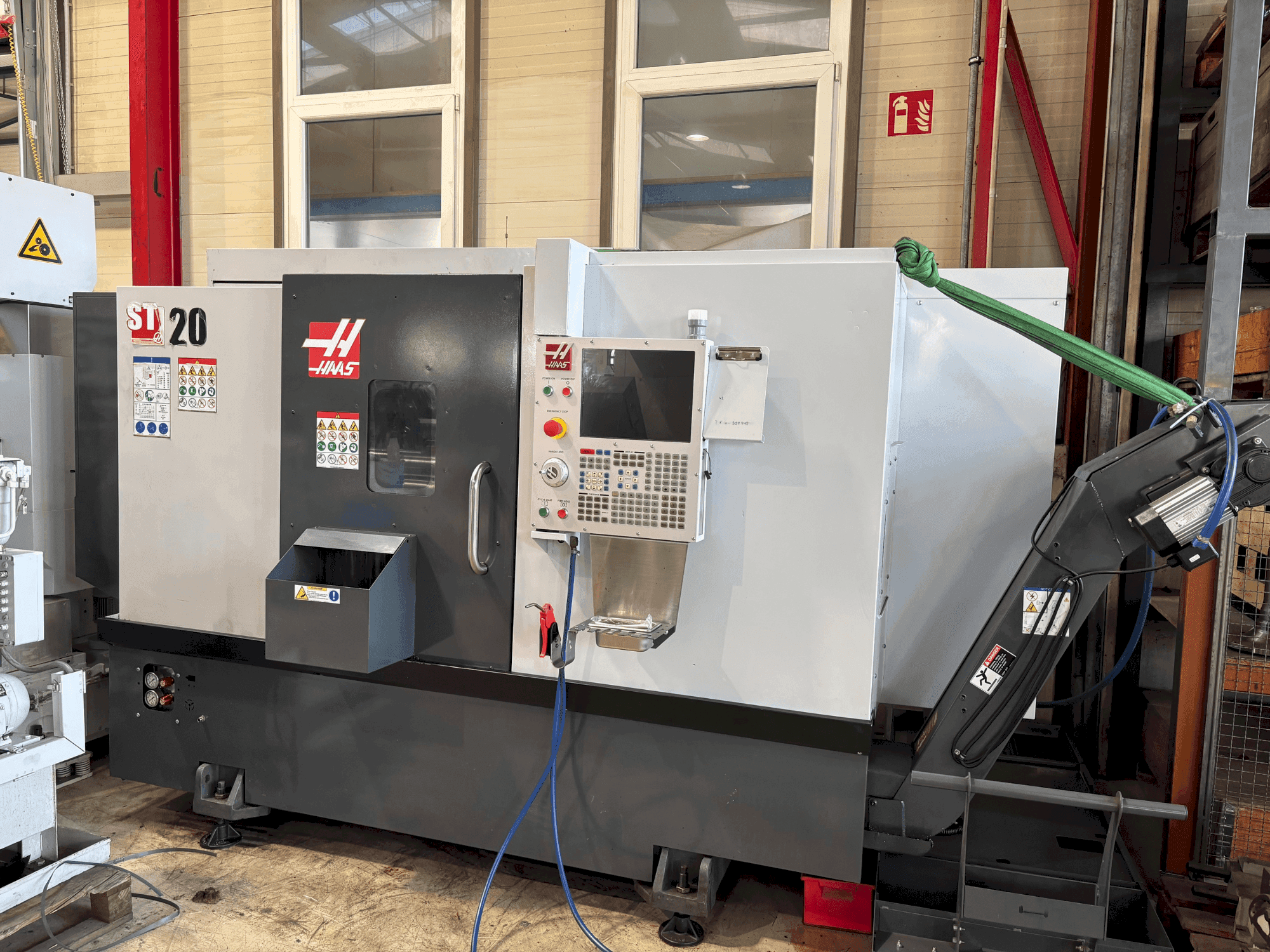 Вид станка HAAS ST-20 спереди