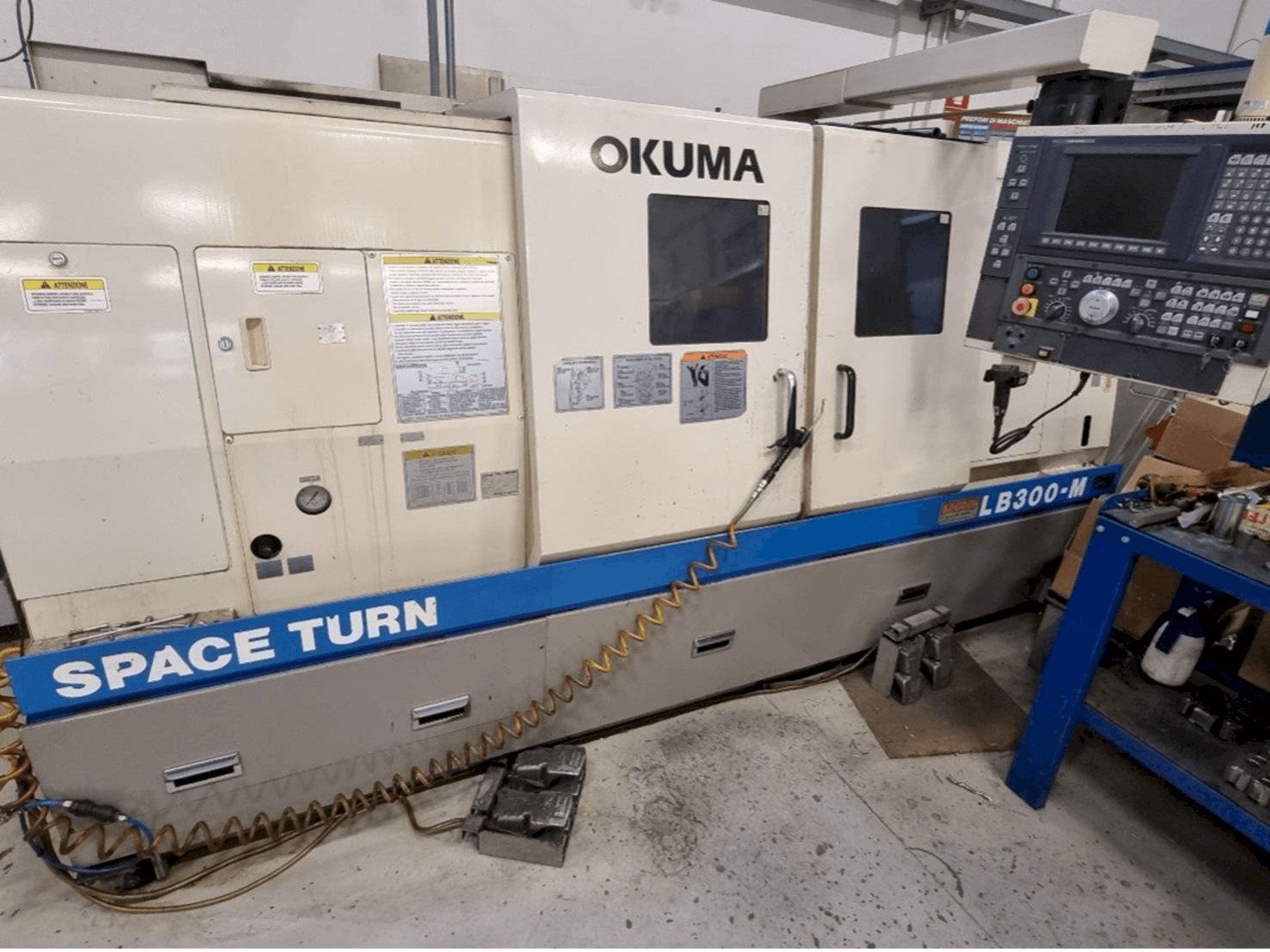 Вид станка Okuma LB 300M спереди