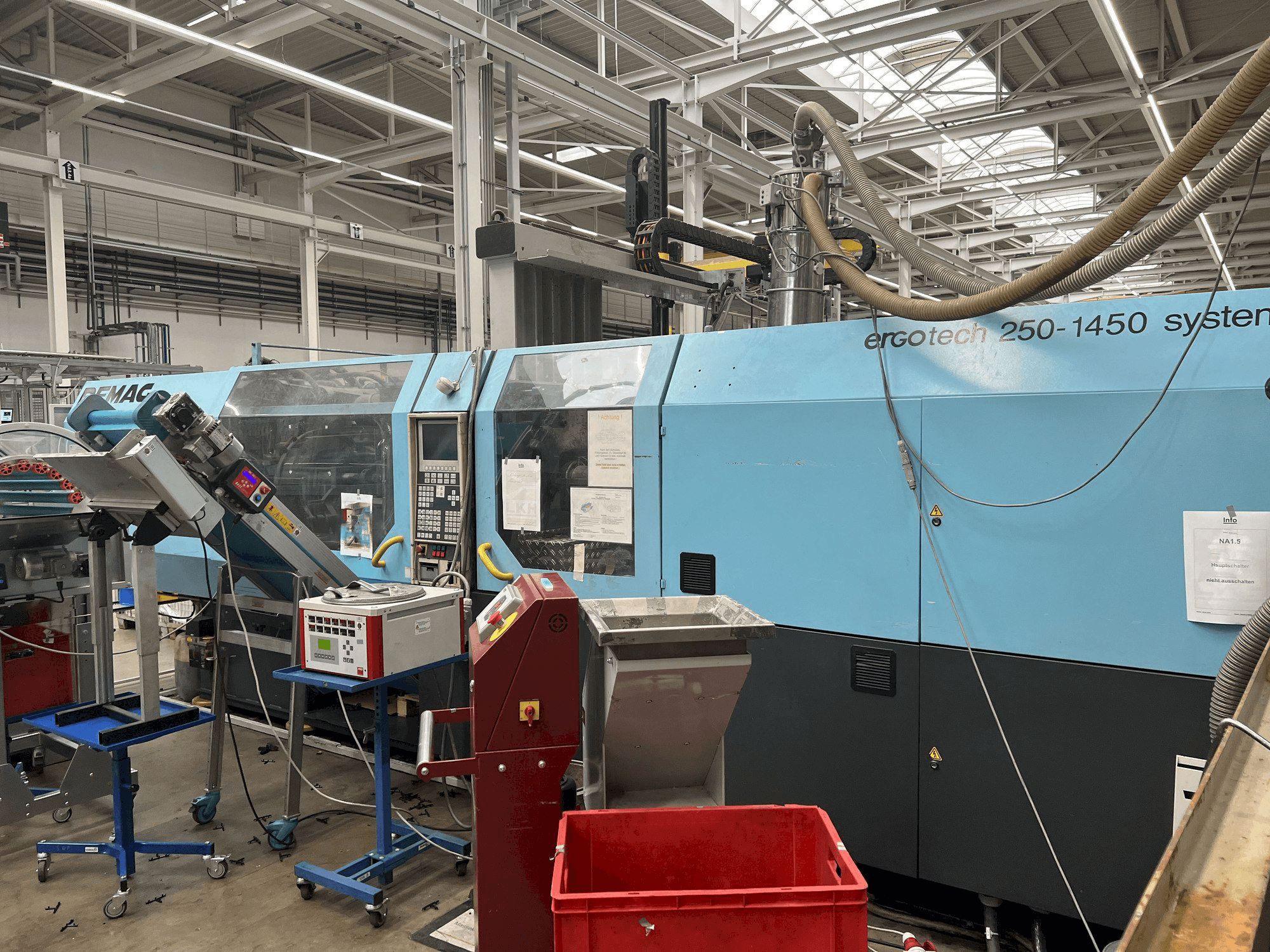 Вид станка с DEMAG 250-1450 правой строны