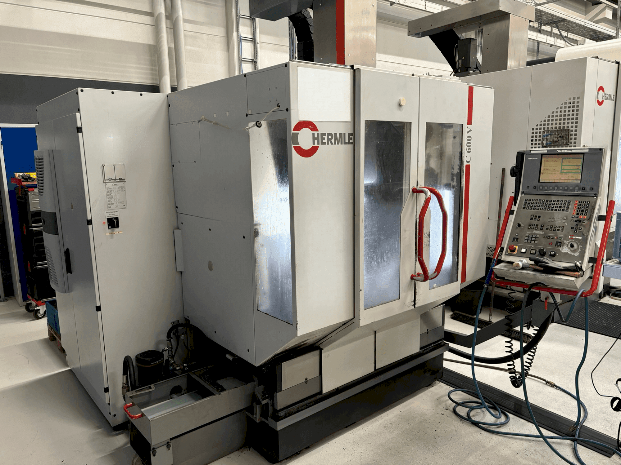 Вид станка HERMLE C 600 V спереди