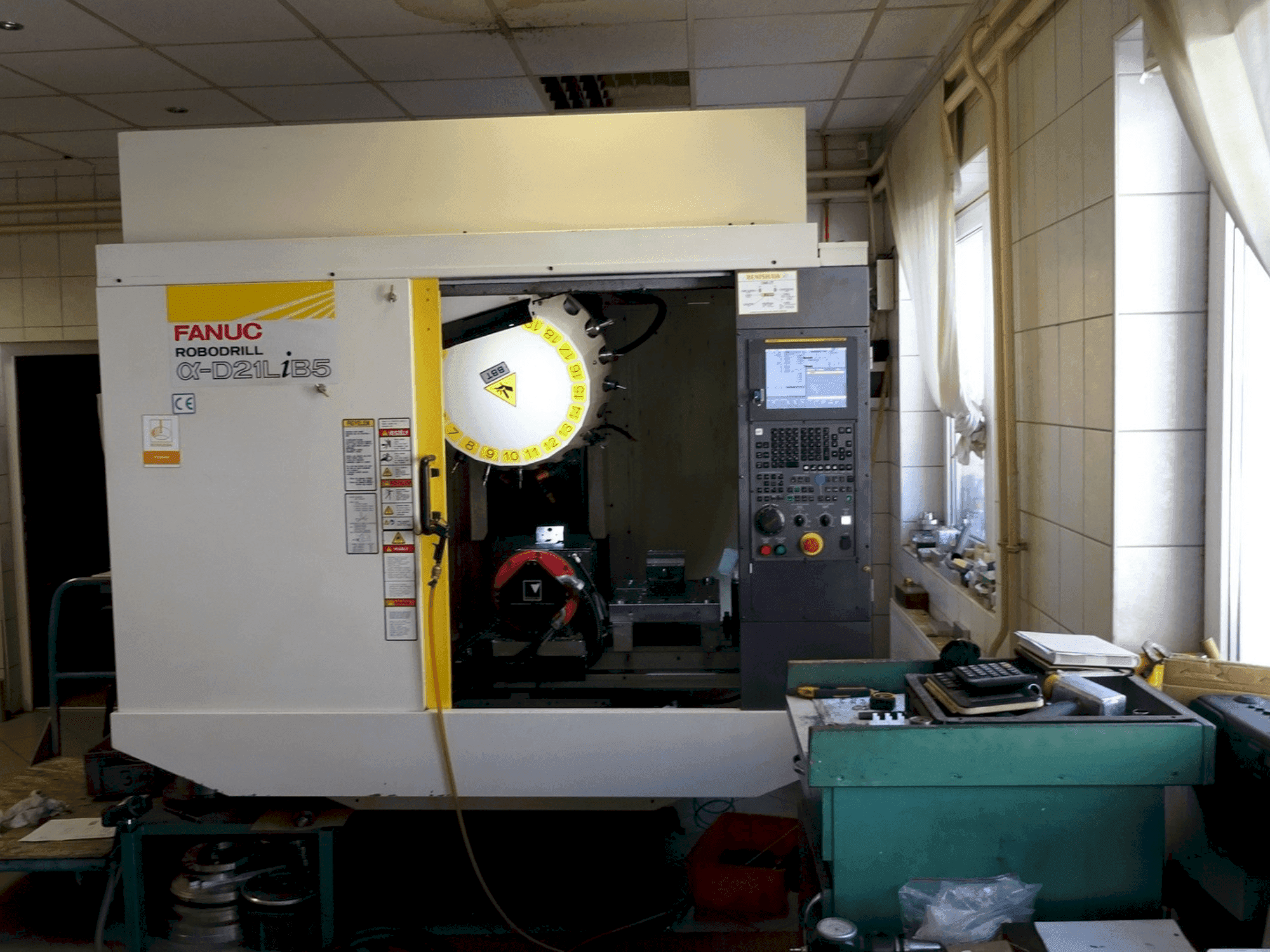 Вид станка FANUC Alfa D21LiB5 спереди