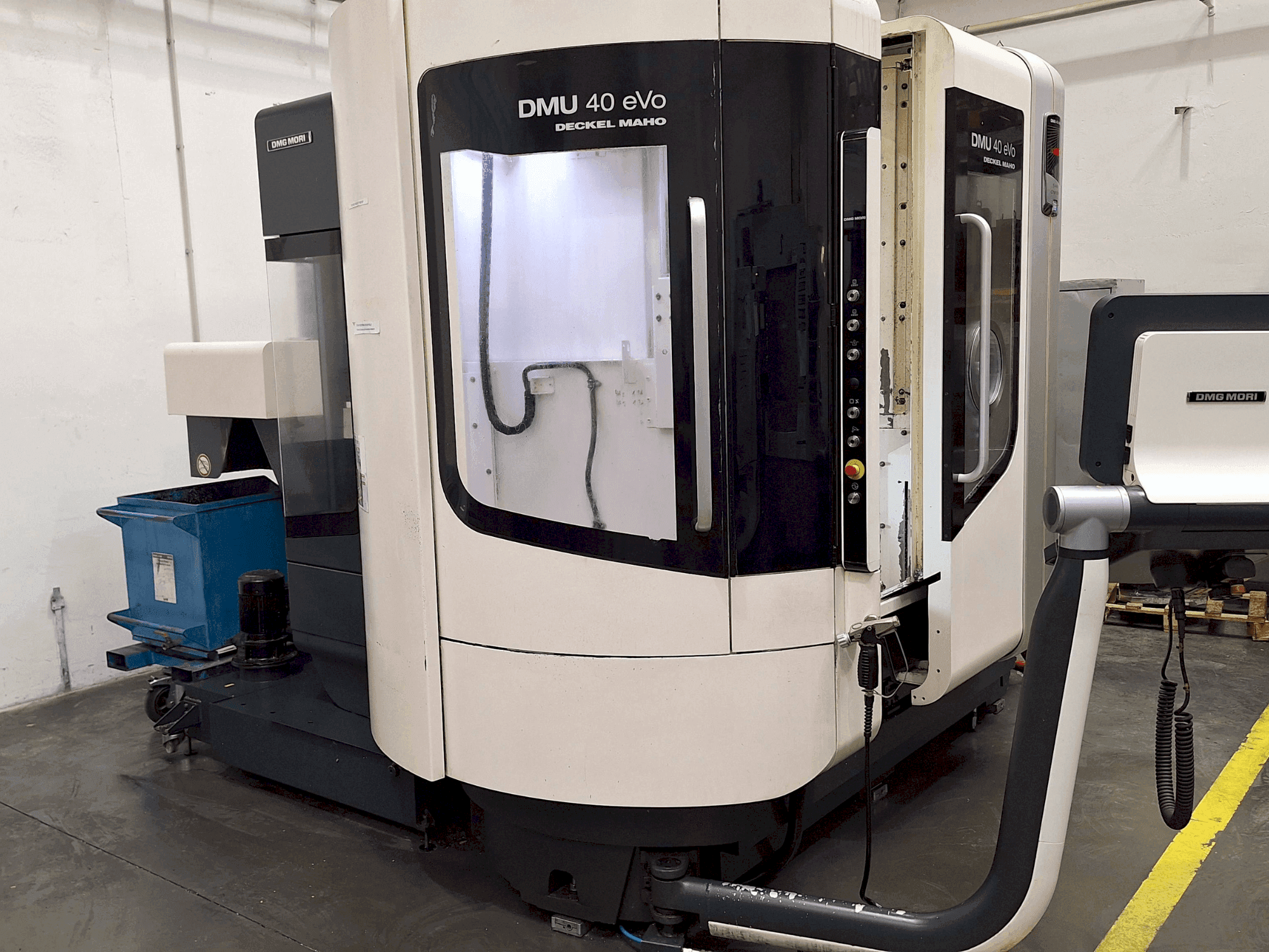 Вид станка DMG MORI DMU 40 eVo спереди