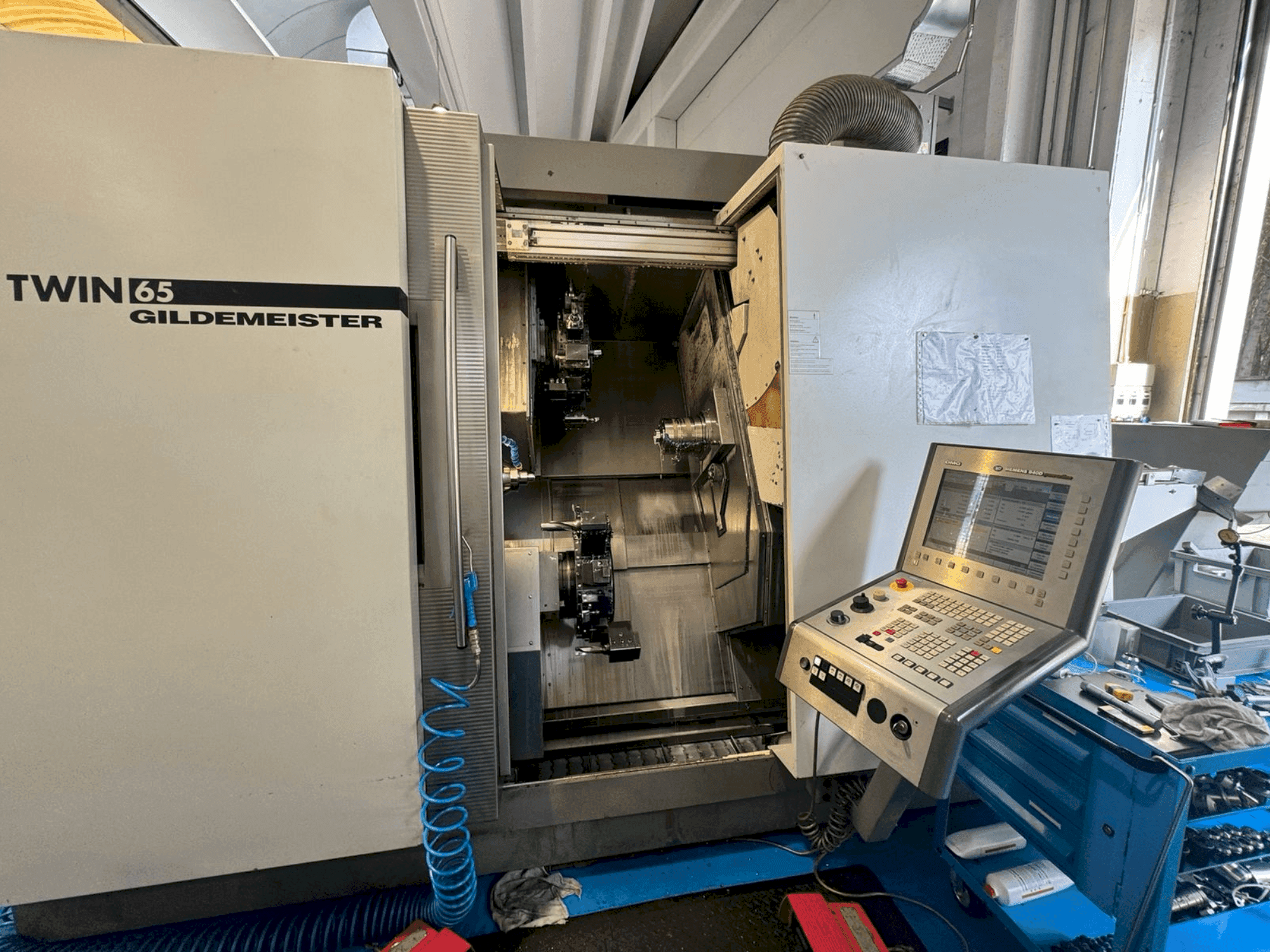 Вид станка Gildemeister Twin 65 спереди