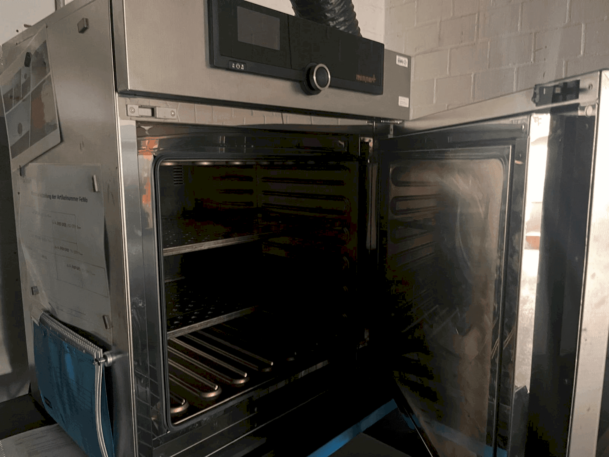 Вид станка MEMMERT UN110 спереди