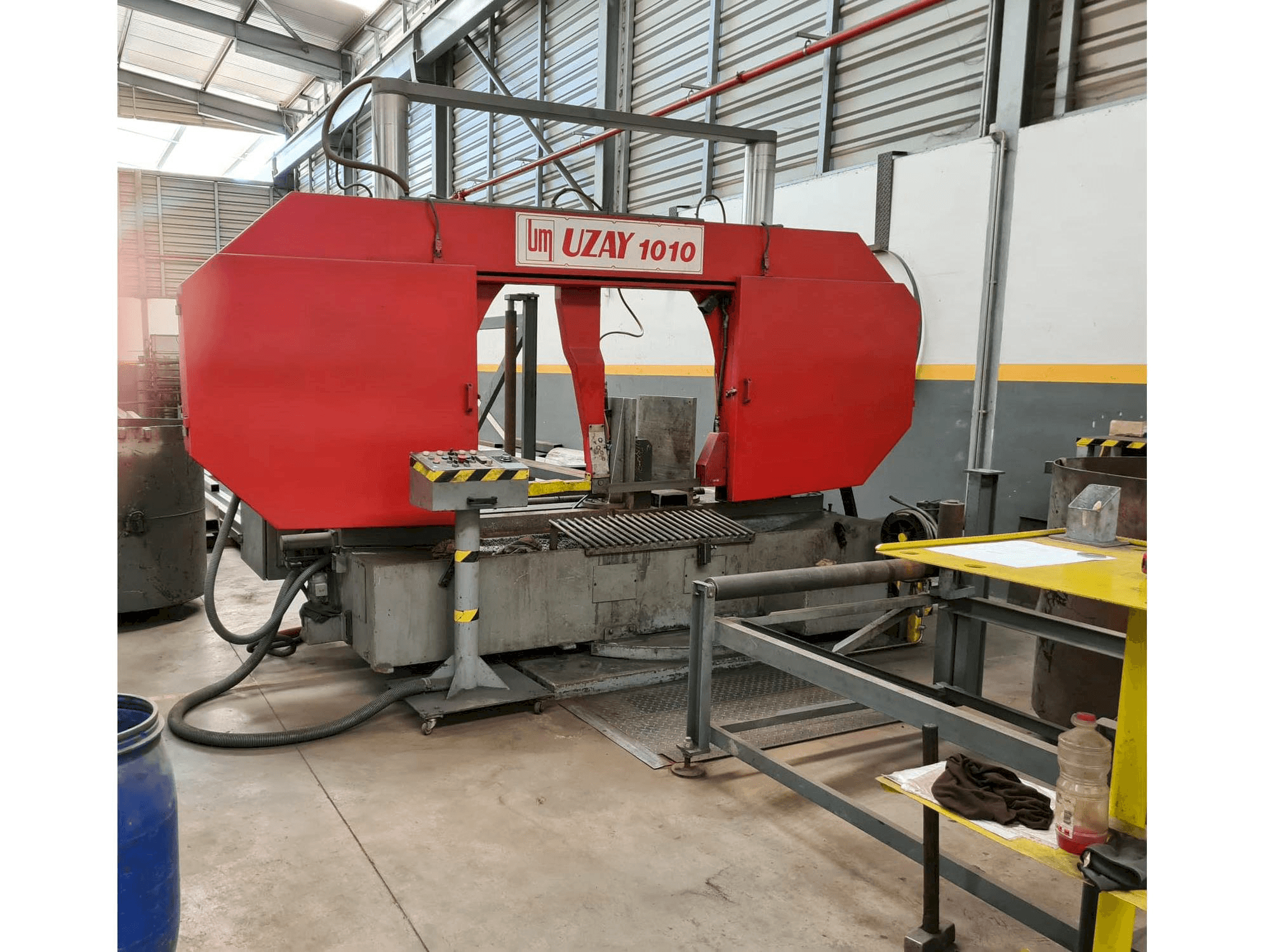 Вид станка UZAY MAKINA UMSY 1010 спереди