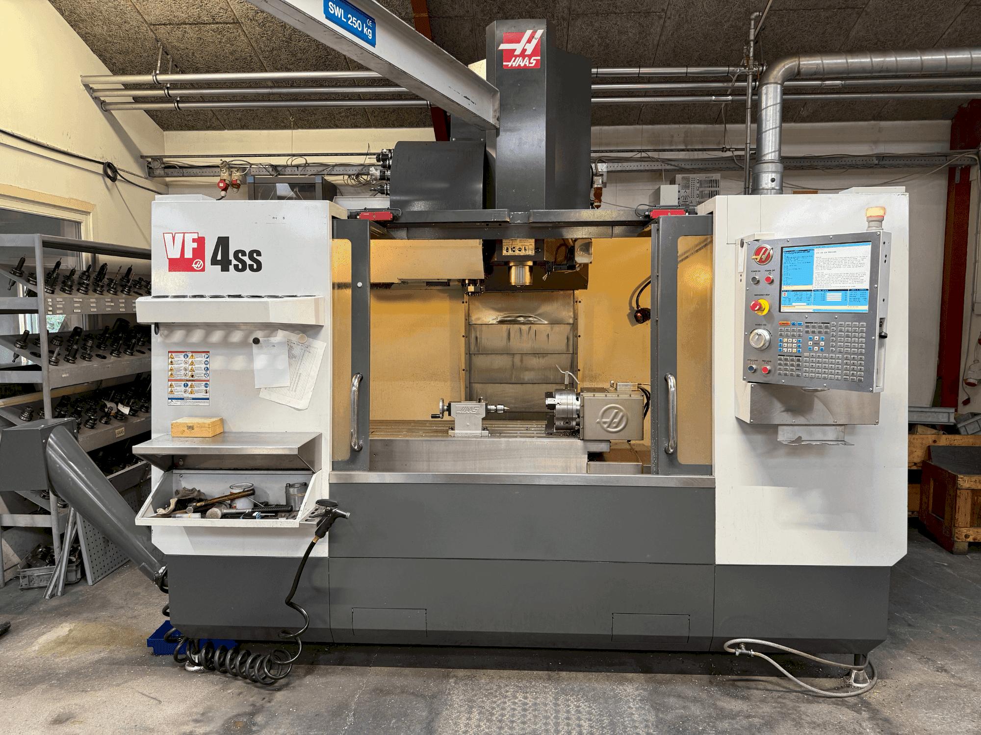Вид станка HAAS VF-4SS спереди