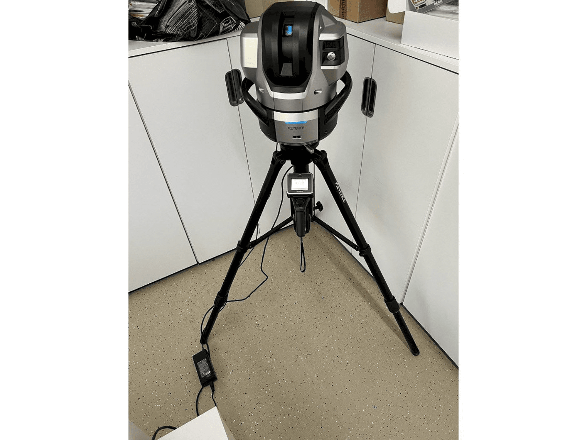 Вид станка KEYENCE WM-C3000 спереди