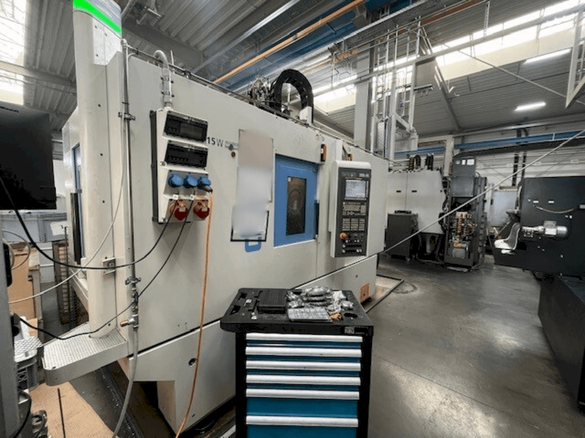 Вид станка CHIRON FZ 15 W Magnum HS спереди