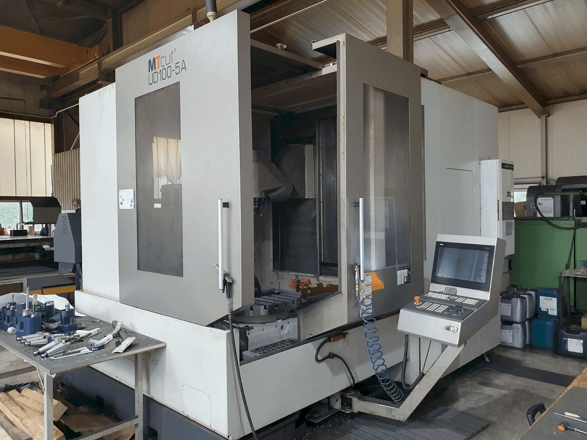 Вид станка MTcut UD100-5A спереди