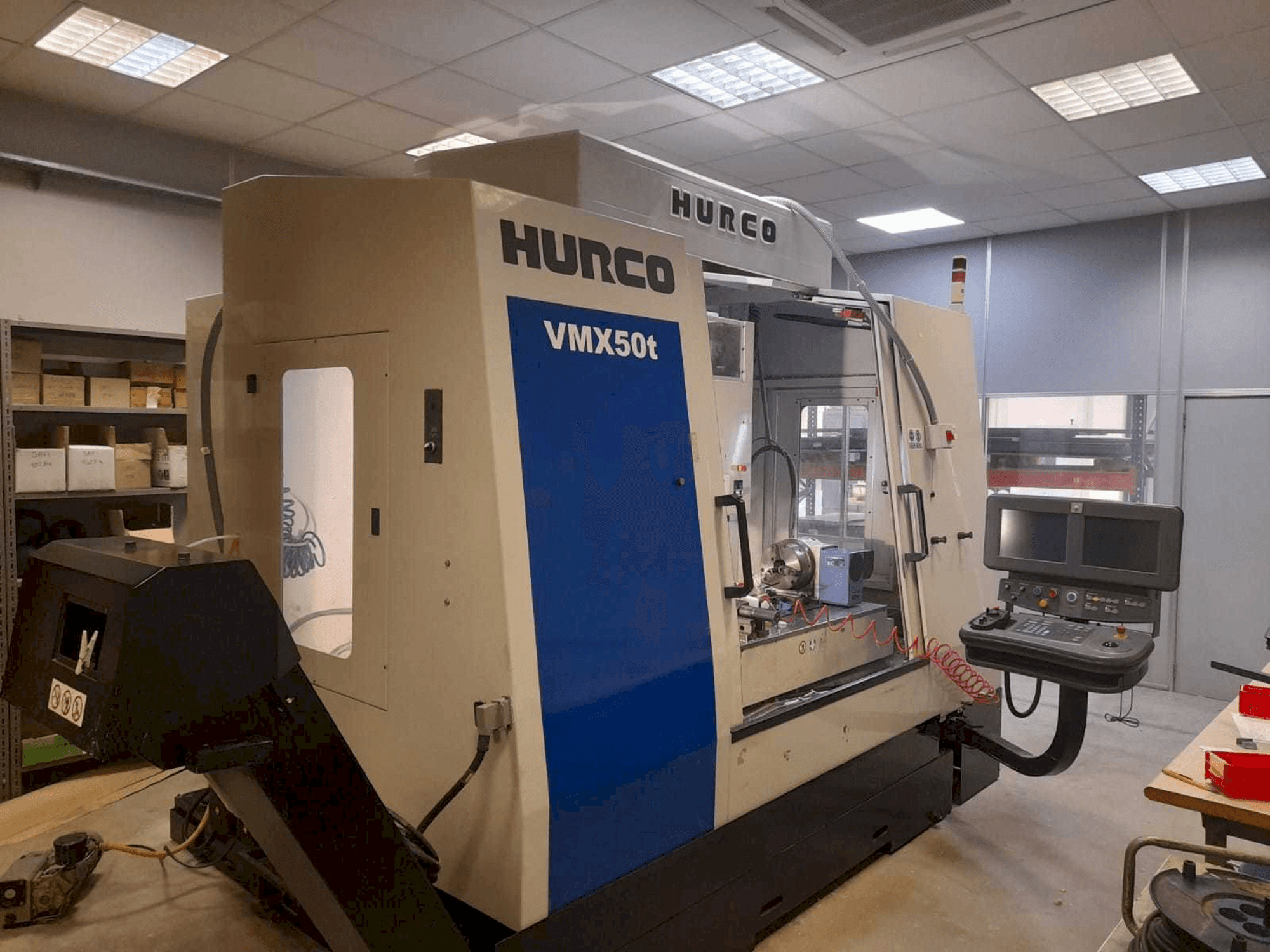 Вид станка Hurco VMX50T спереди