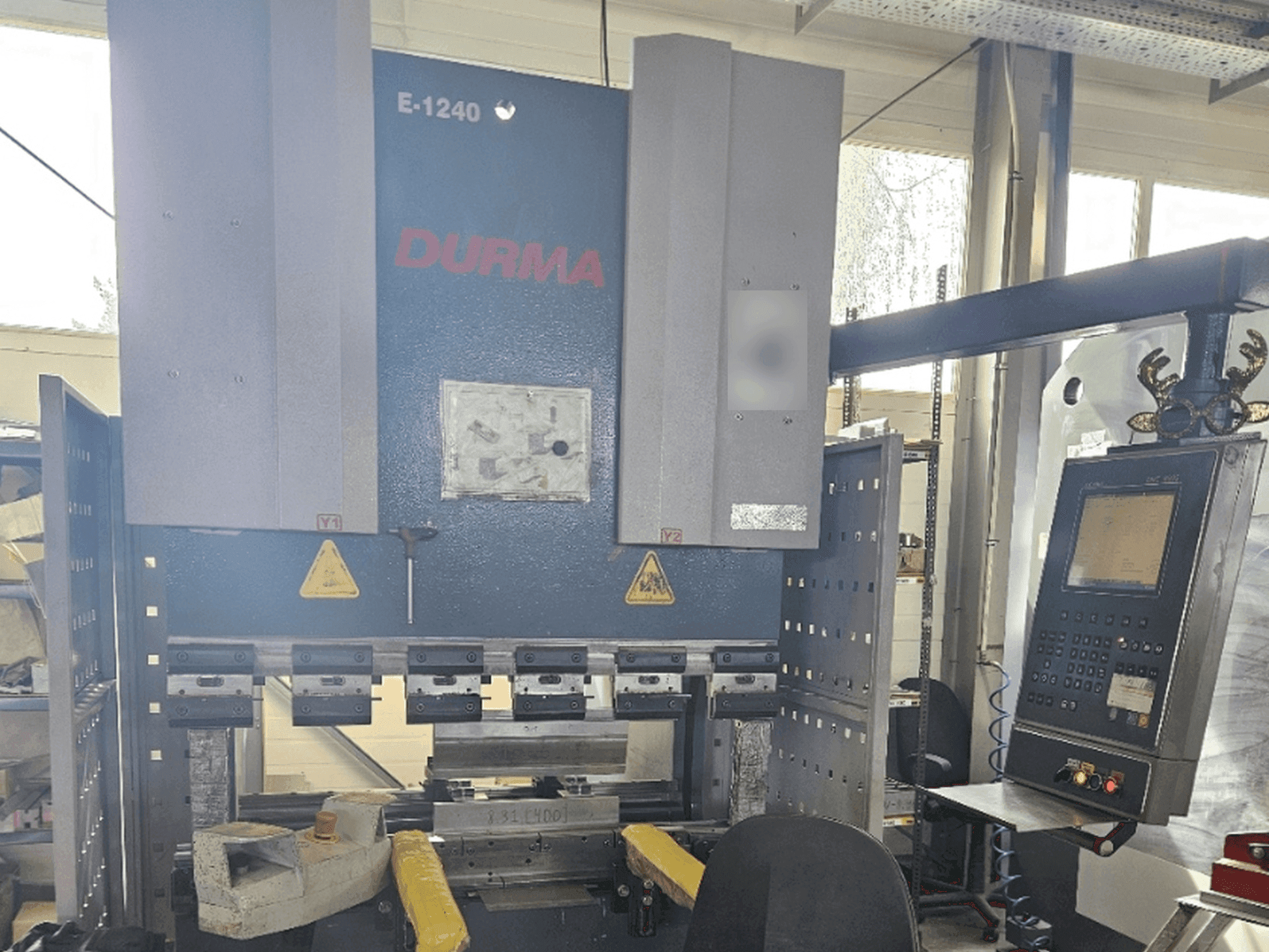 Вид станка Durma E 1240 спереди