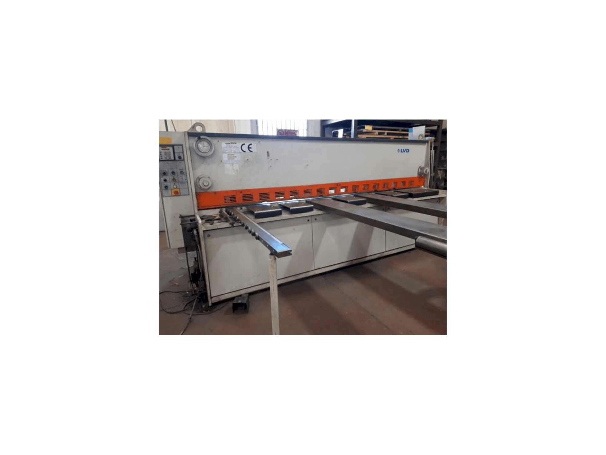 Вид станка LVD LDR 3000mm x 6mm спереди