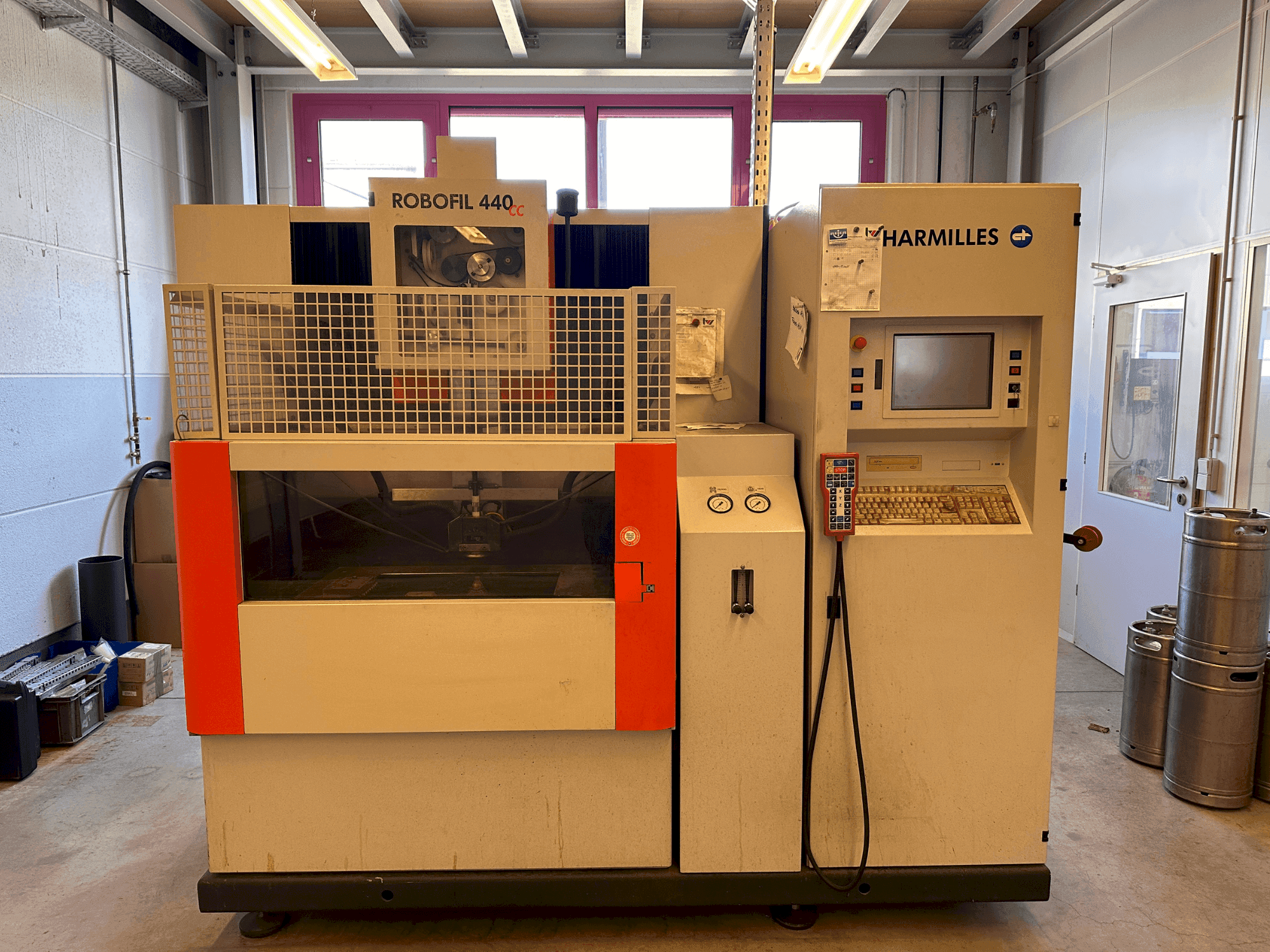 Вид станка CHARMILLES Robofil 440 CC спереди