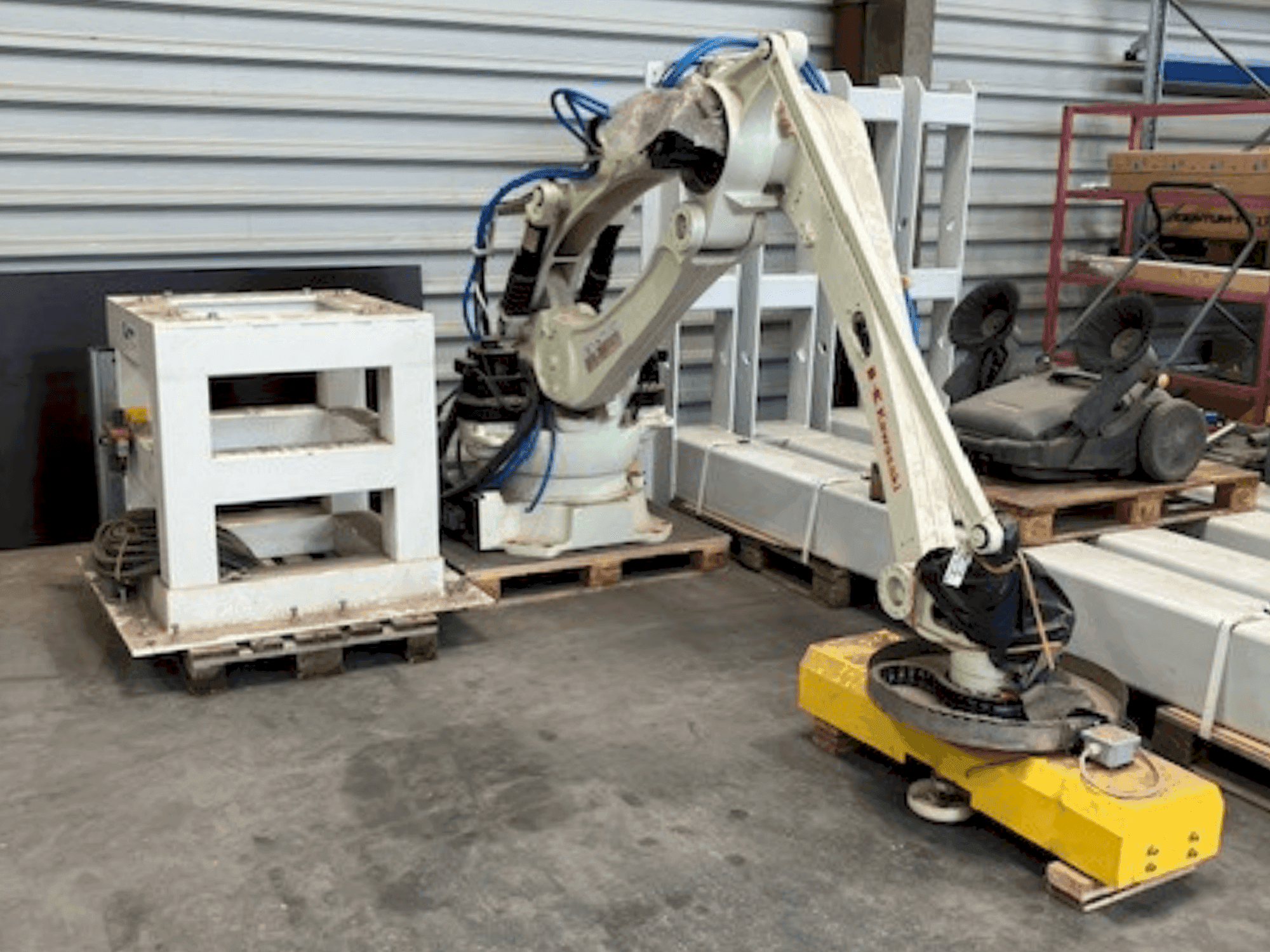 Вид станка Kawasaki 3CP180L-AC03 (2018) спереди