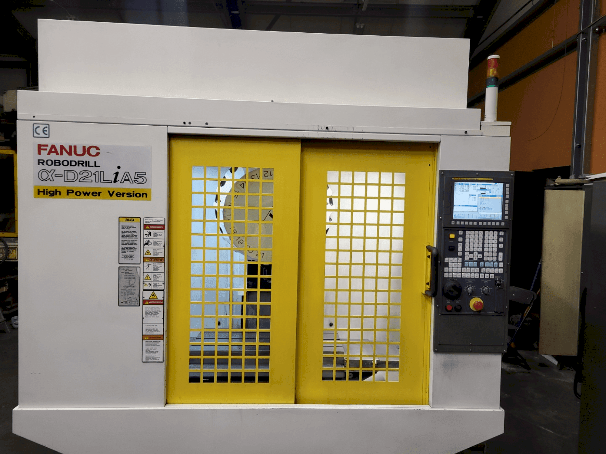 Вид станка FANUC Robodrill α-D21LiA5 спереди