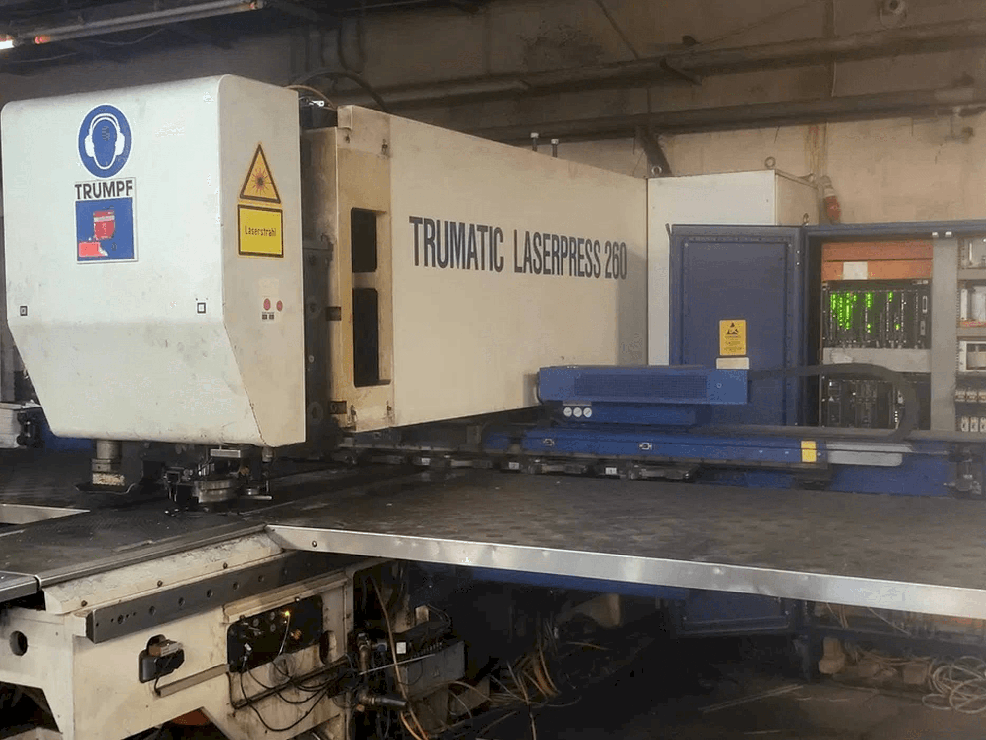 Вид станка Trumpf Trumatic 260 спереди