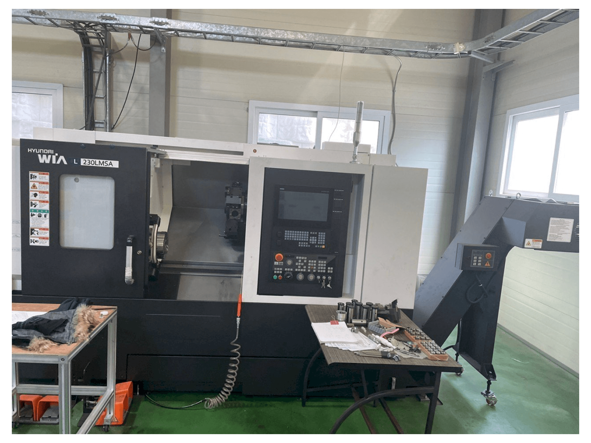 Вид станка Hyundai Wia L 230LMSA спереди