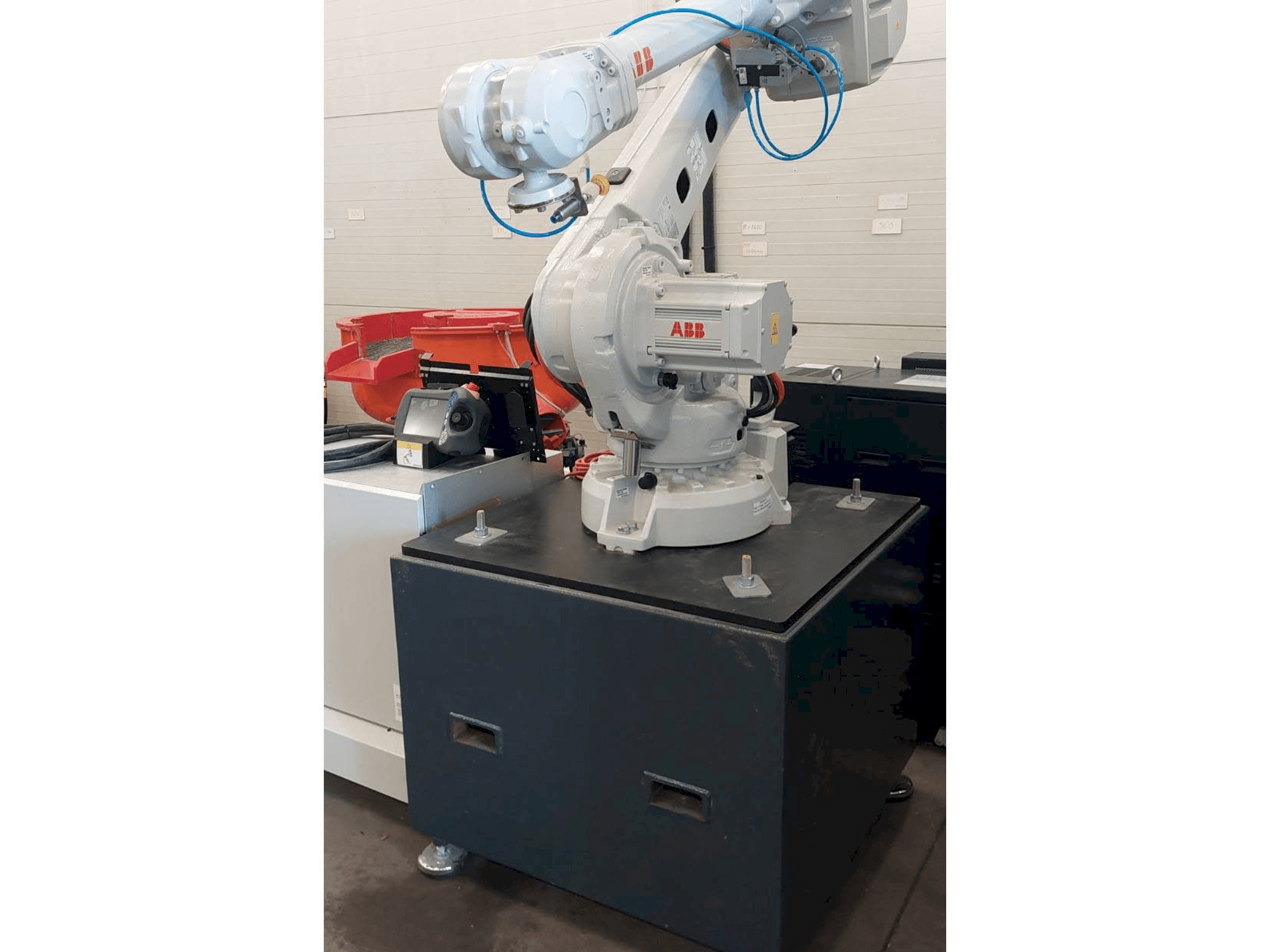 Вид станка ABB IRB 4600 спереди