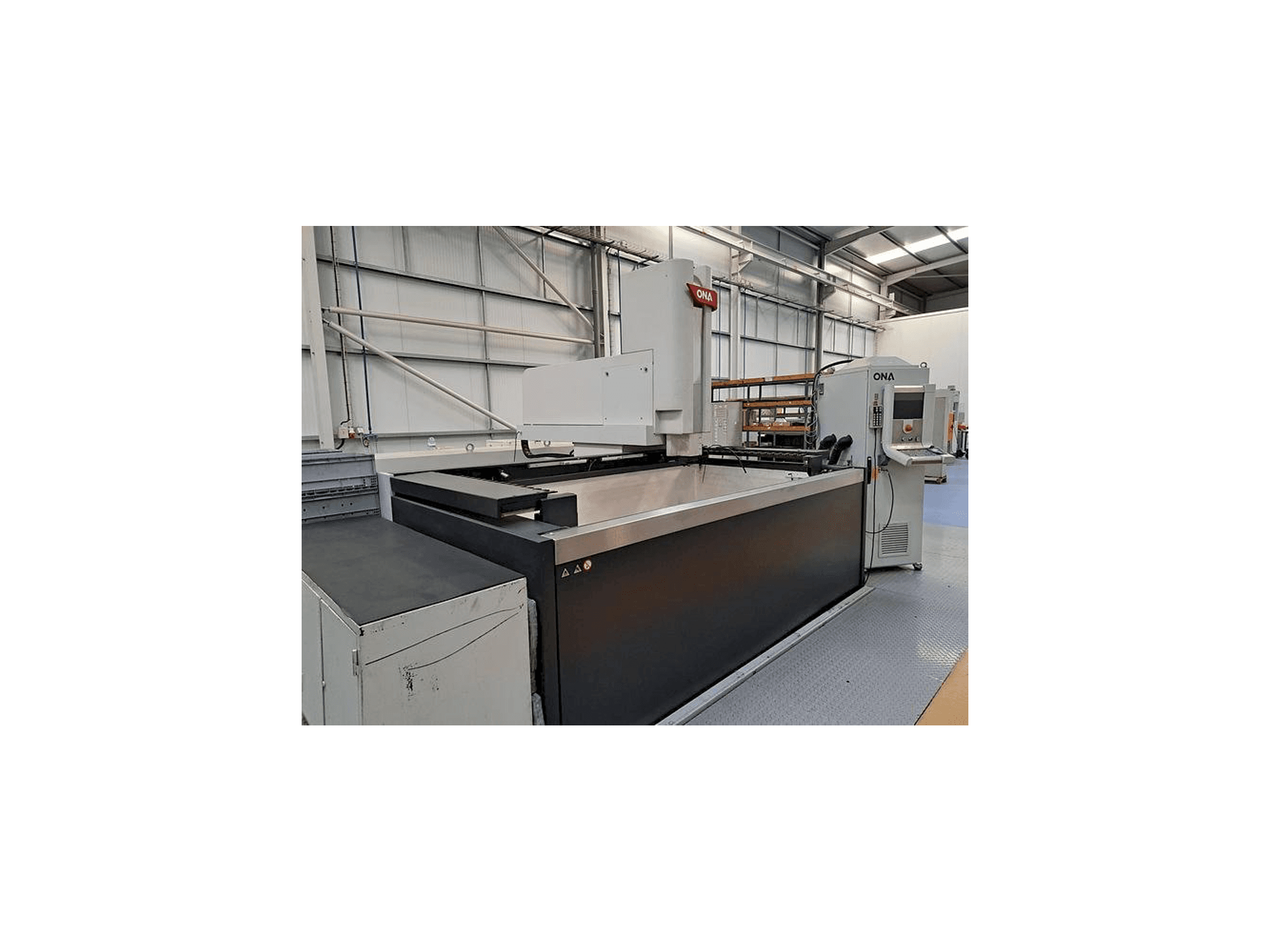 Вид станка ONA QX8 B1 L спереди