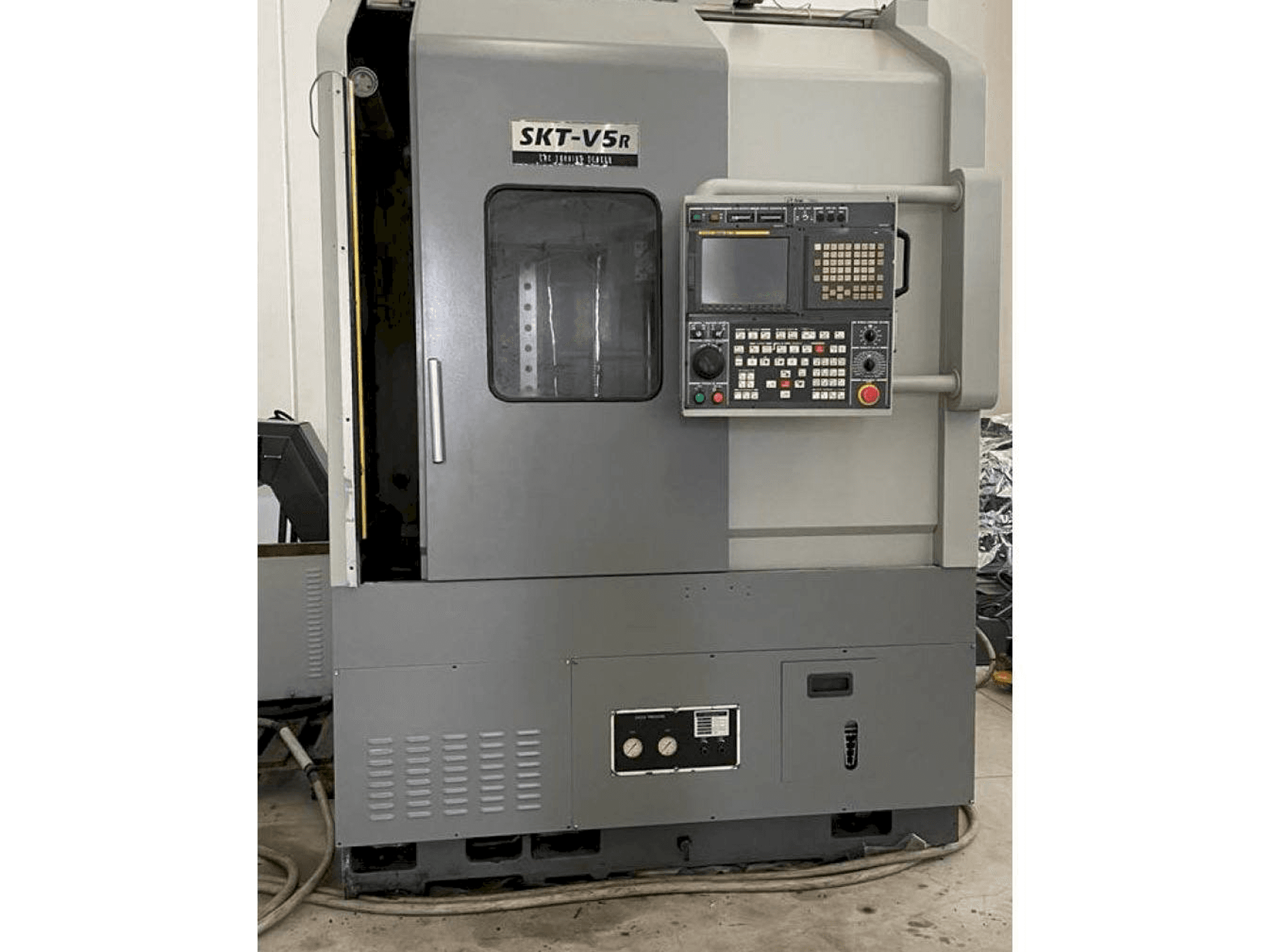 Вид станка Hyundai Hyundai SKT V5R спереди