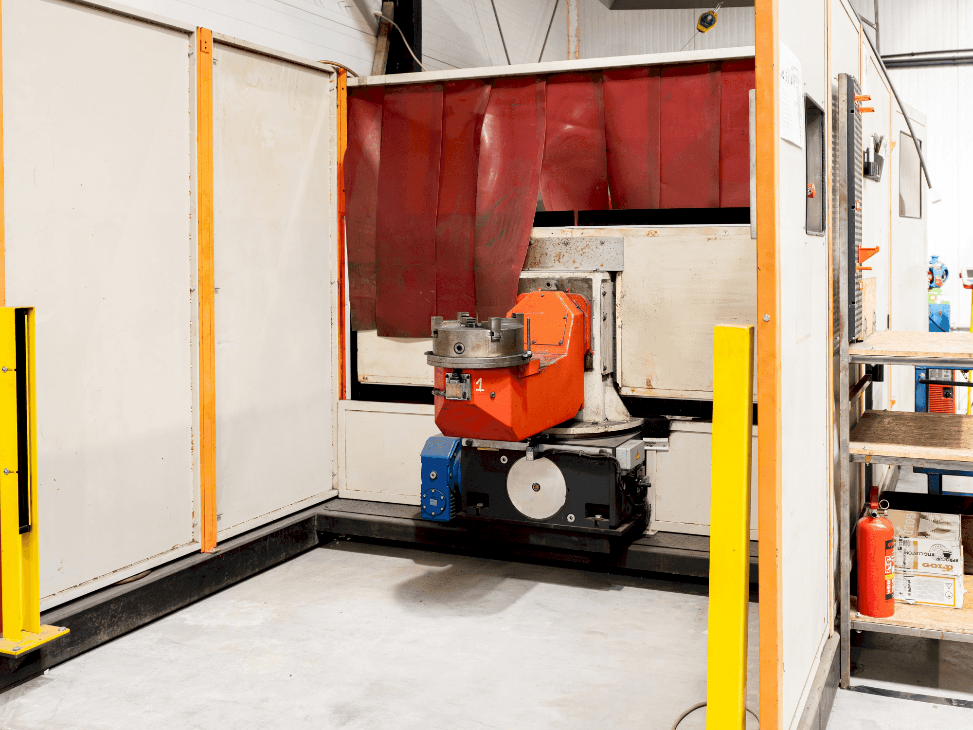 Вид станка IGM MA30 with KUKA robot спереди