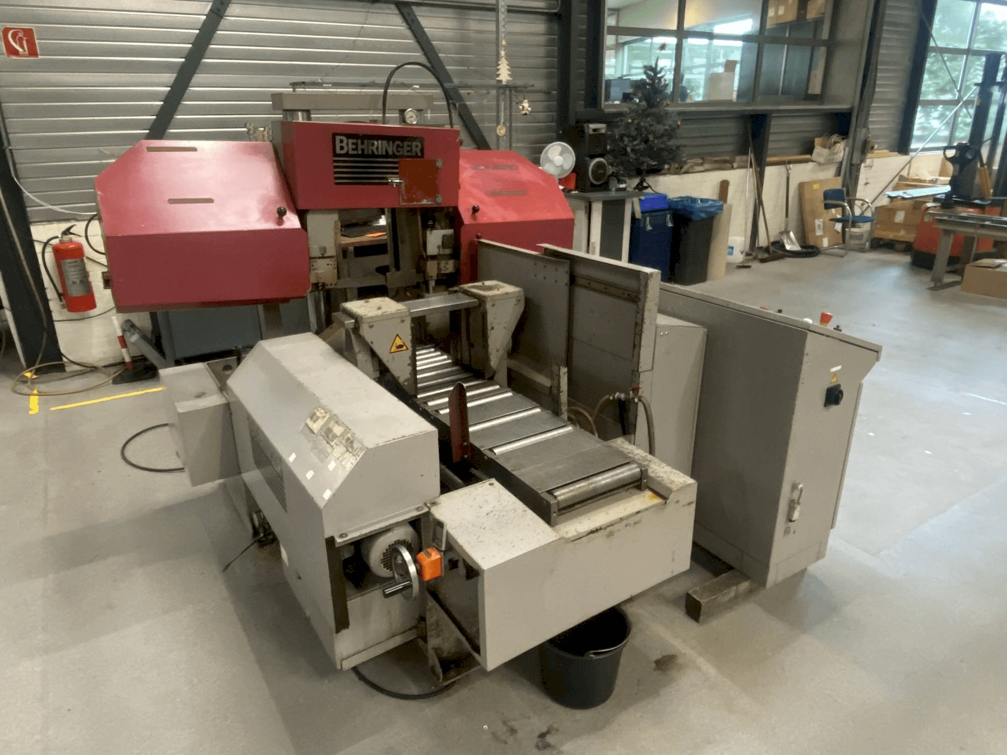 Вид станка Behringer HPB 303A спереди