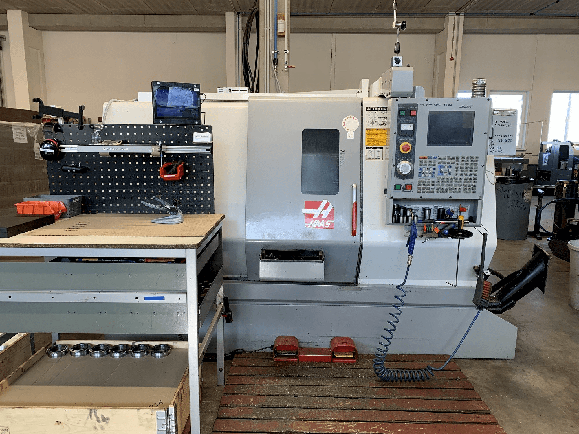 Вид станка HAAS SL-20 TCF спереди
