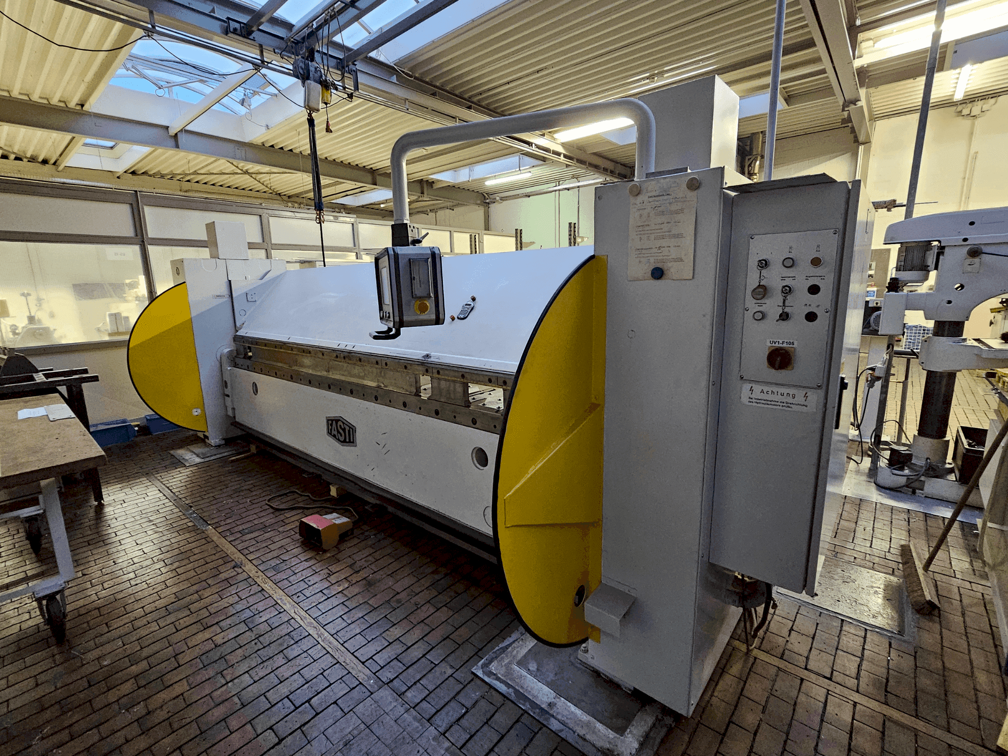 Вид станка SCHRODER-FASTI 215-40-4 спереди