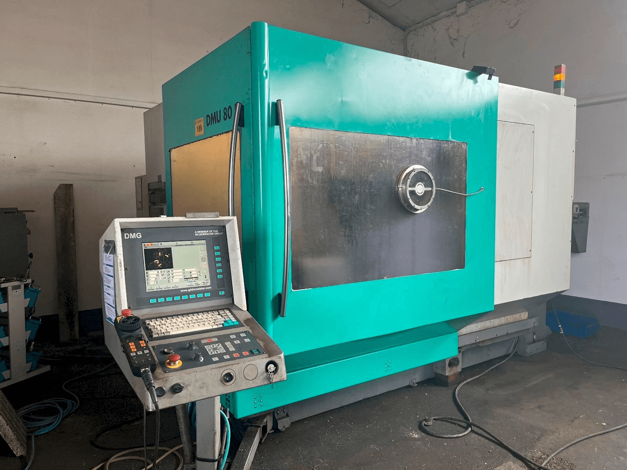 Вид станка DMG Deckel Maho DMU 80 P спереди