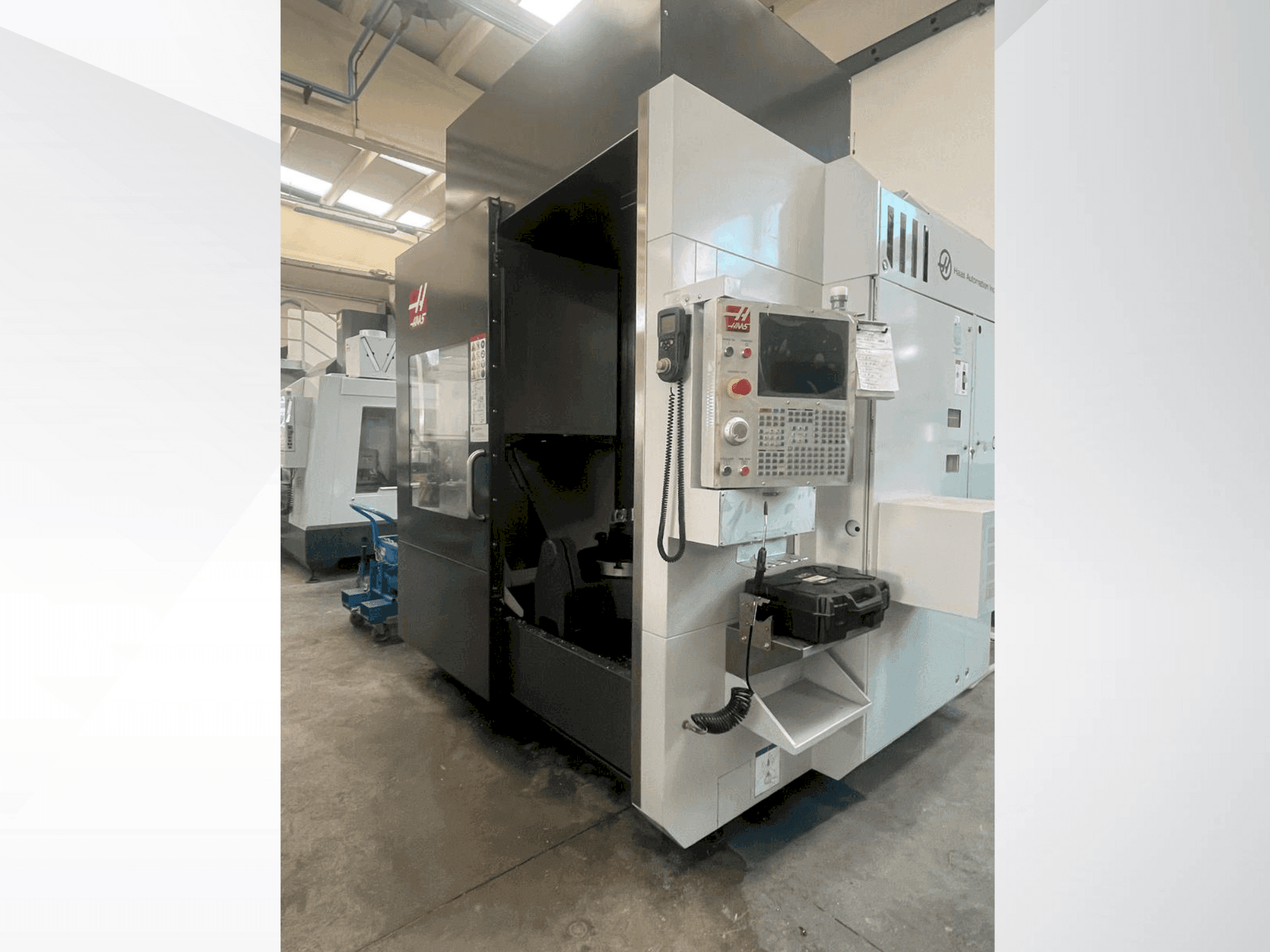 Вид станка HAAS UMC750SS спереди