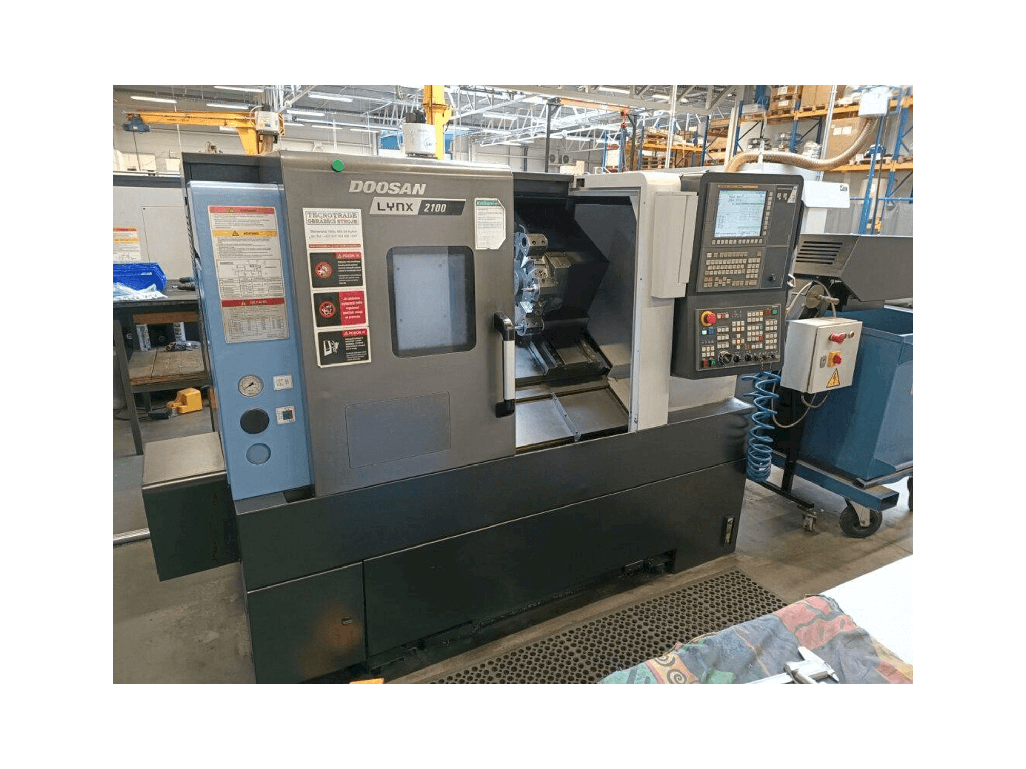 Вид станка DOOSAN Lynx 2100A спереди