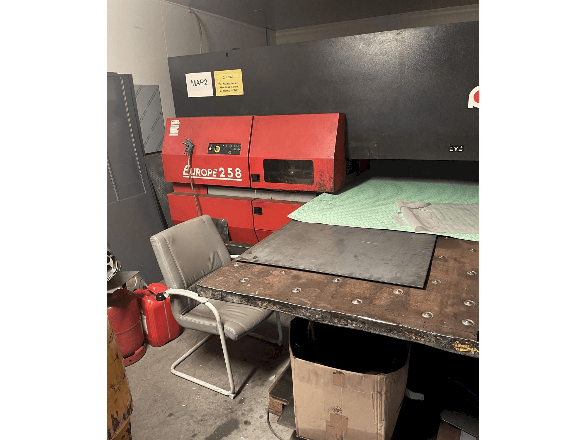 Вид станка AMADA Europe 258 спереди