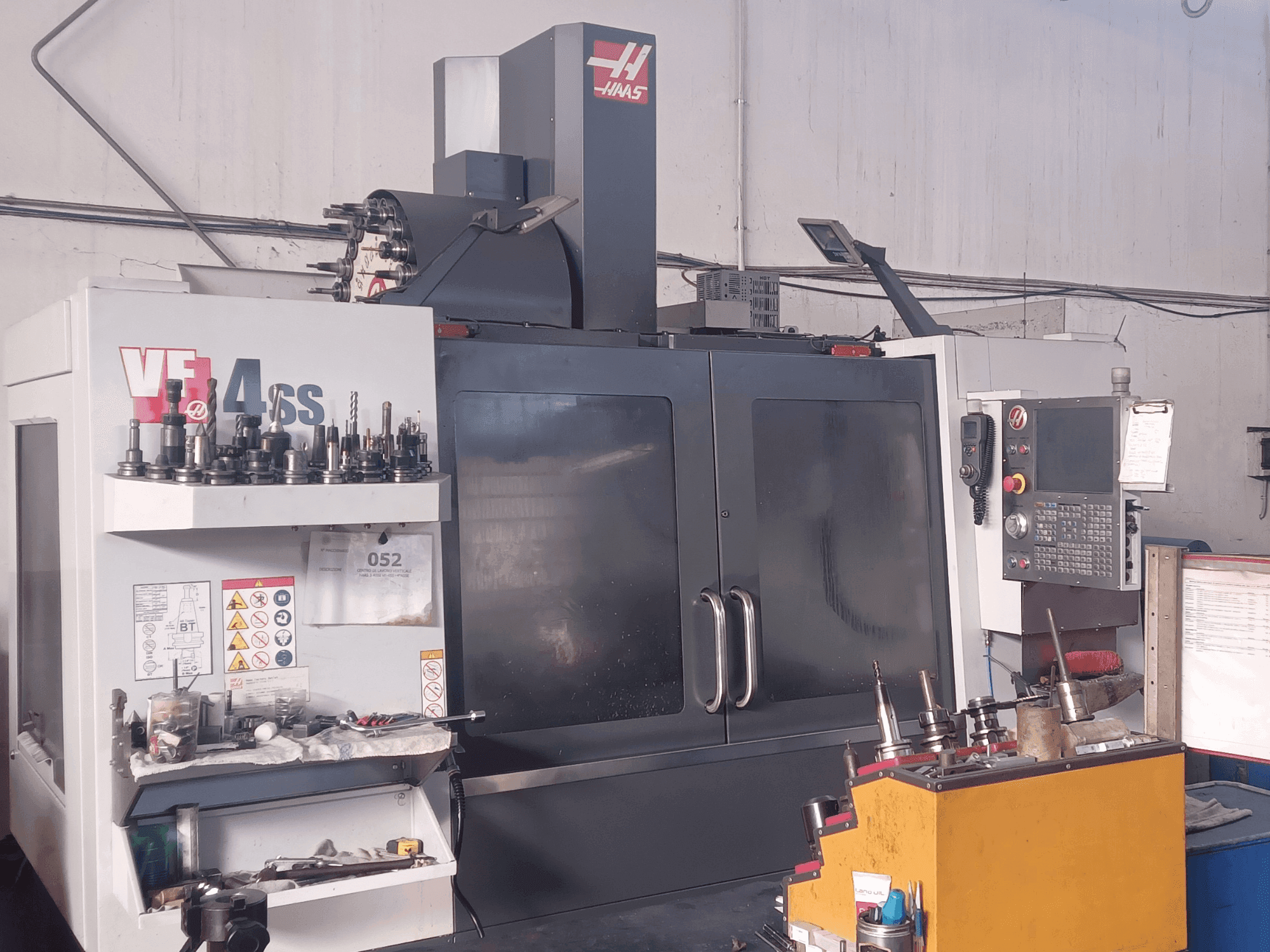 Вид станка HAAS VF-4SS спереди