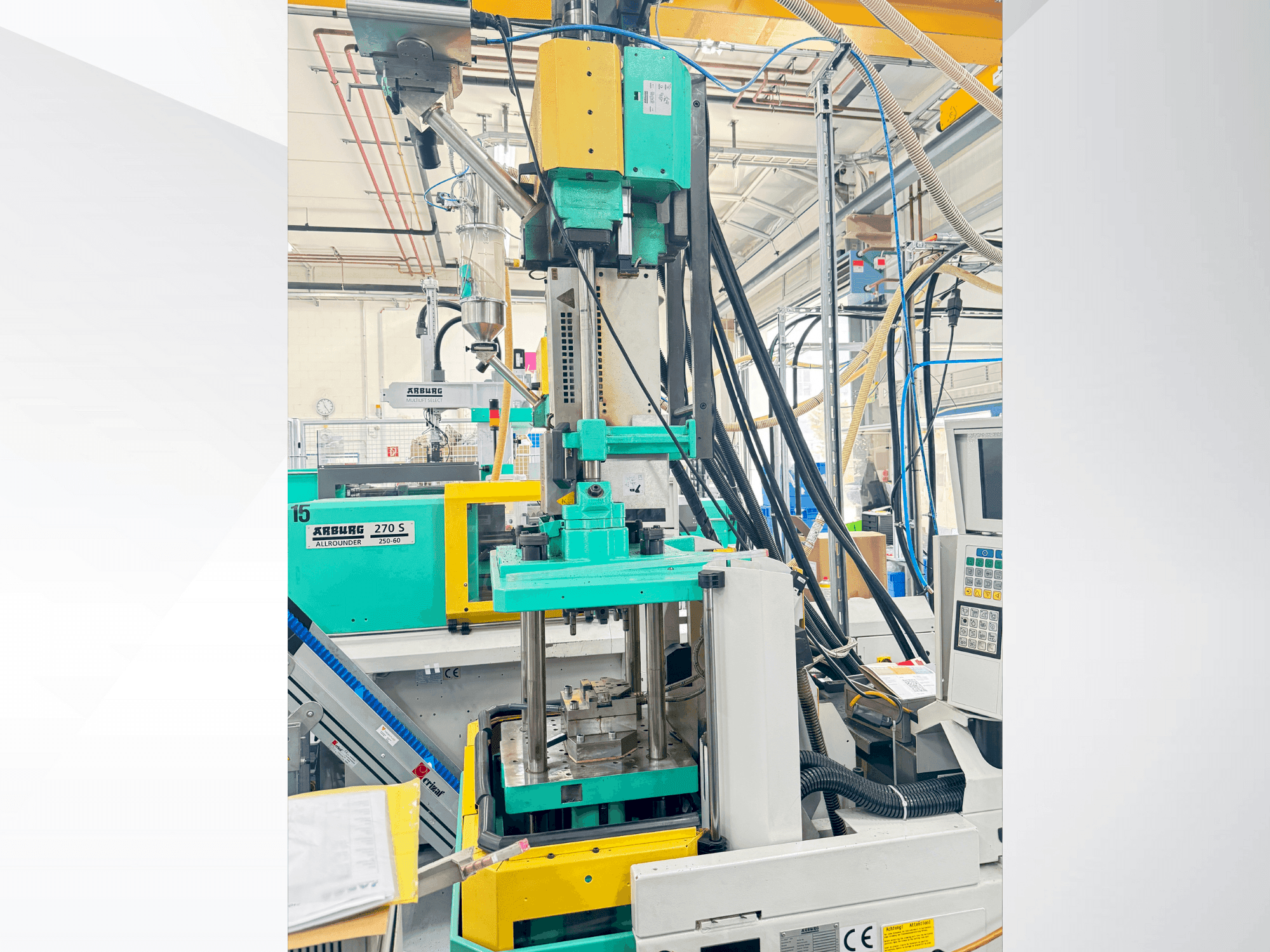 Вид станка Arburg 220 S 150-60U спереди
